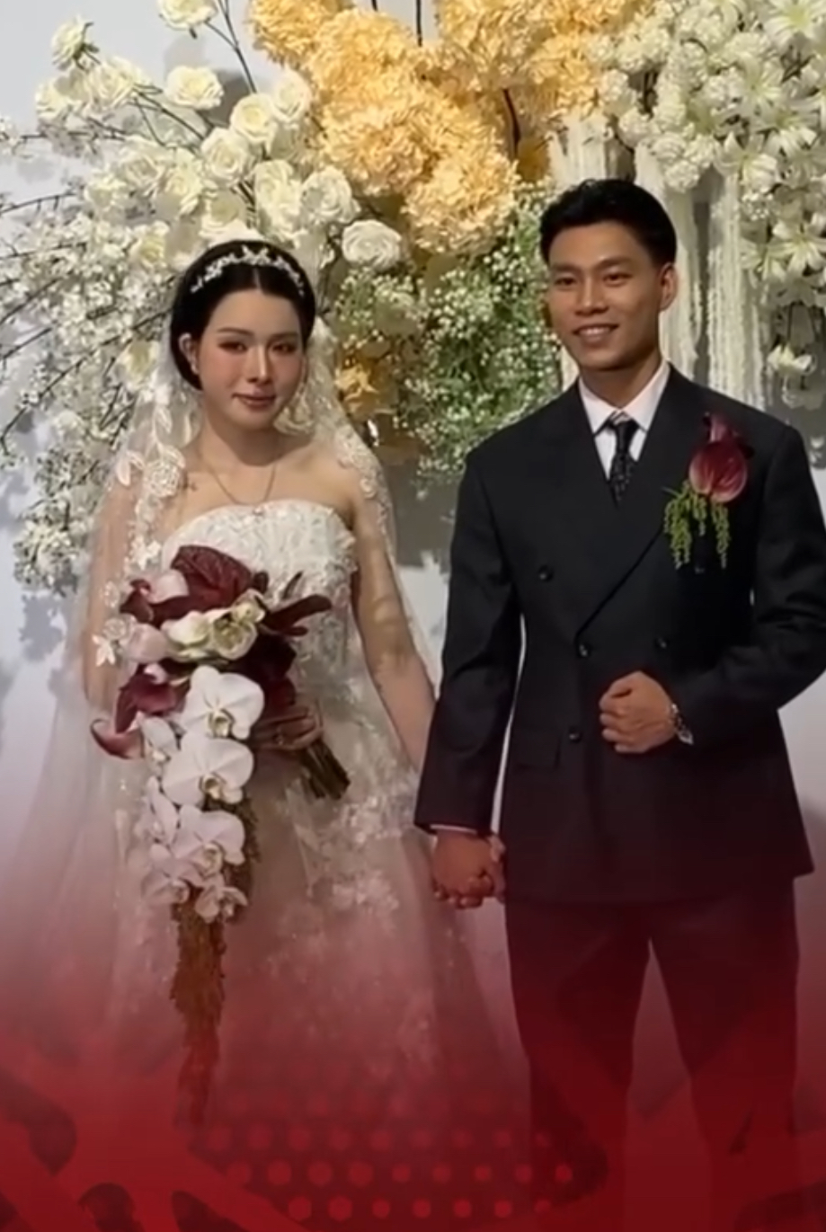Bích Hạnh và Văn Thanh trong lễ vu quy (Ảnh: Bongdaplus)