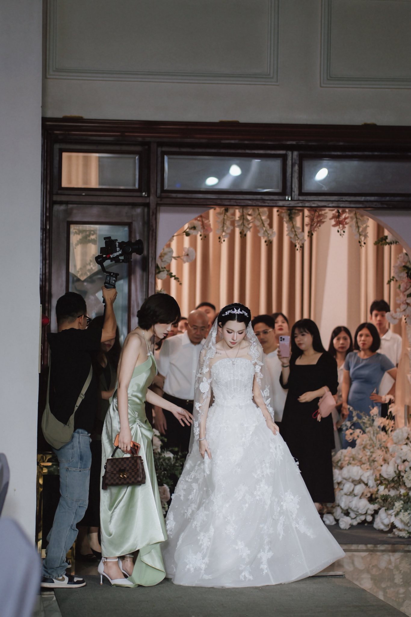 Bích Hạnh xinh đẹp diện váy cô dâu