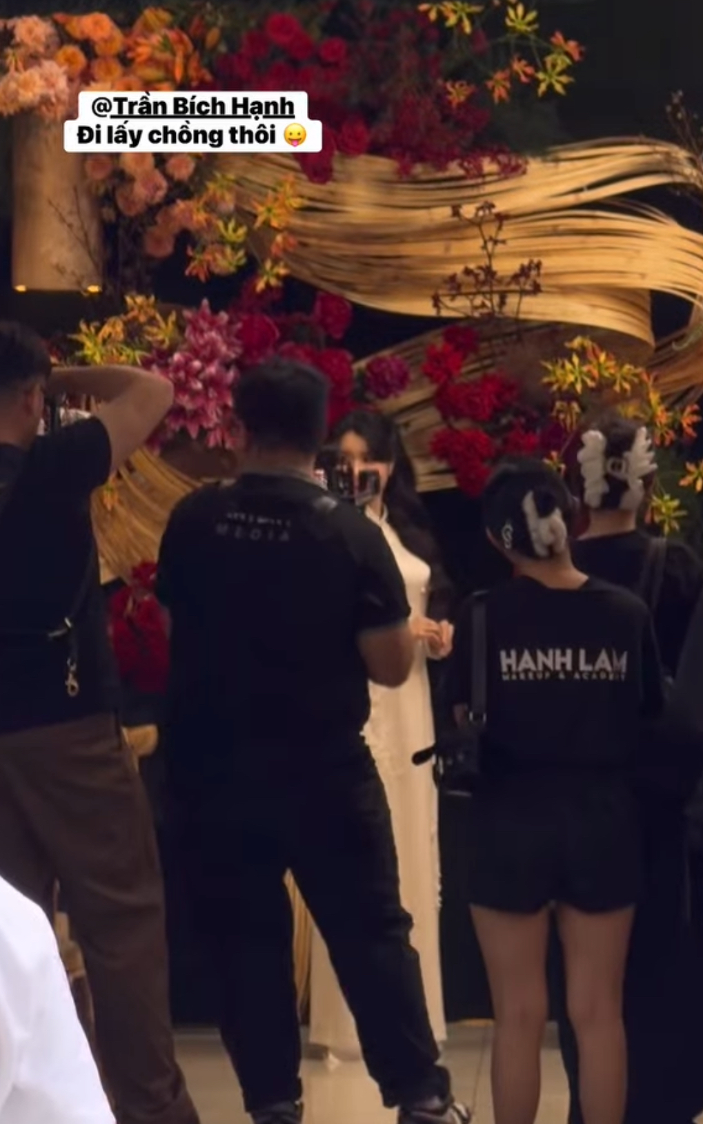 Bích Hạnh lộ diện sáng nay 