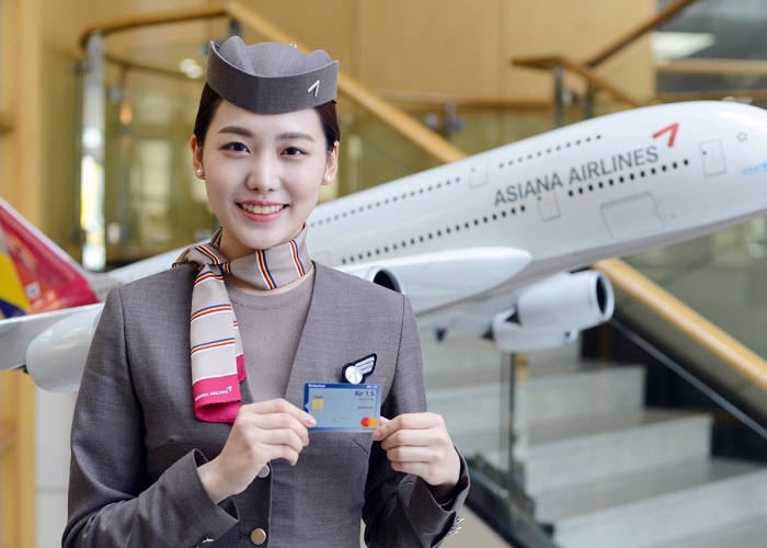 Đồng phục của tiếp viên Asiana Airlines 