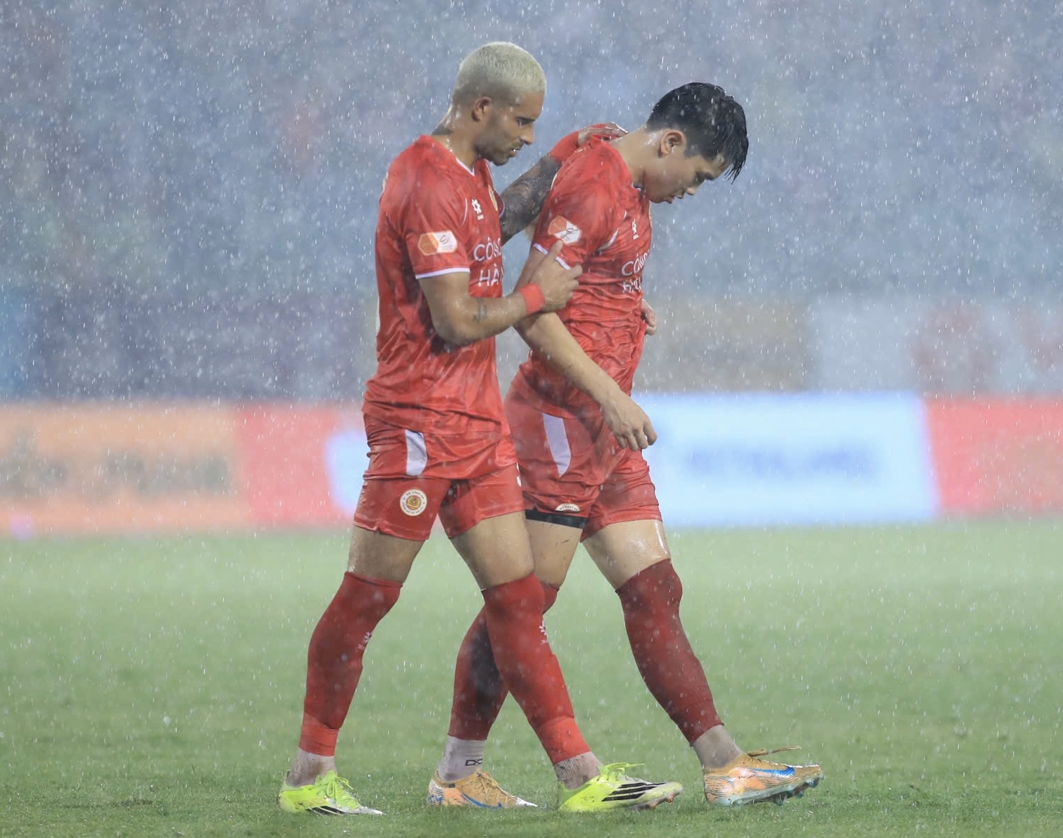 Thầy trò HLV Alexandre Polking đã chính thức lên ngôi vô địch V.League sớm mà không cần quan tâm đến các trận đấu còn lại