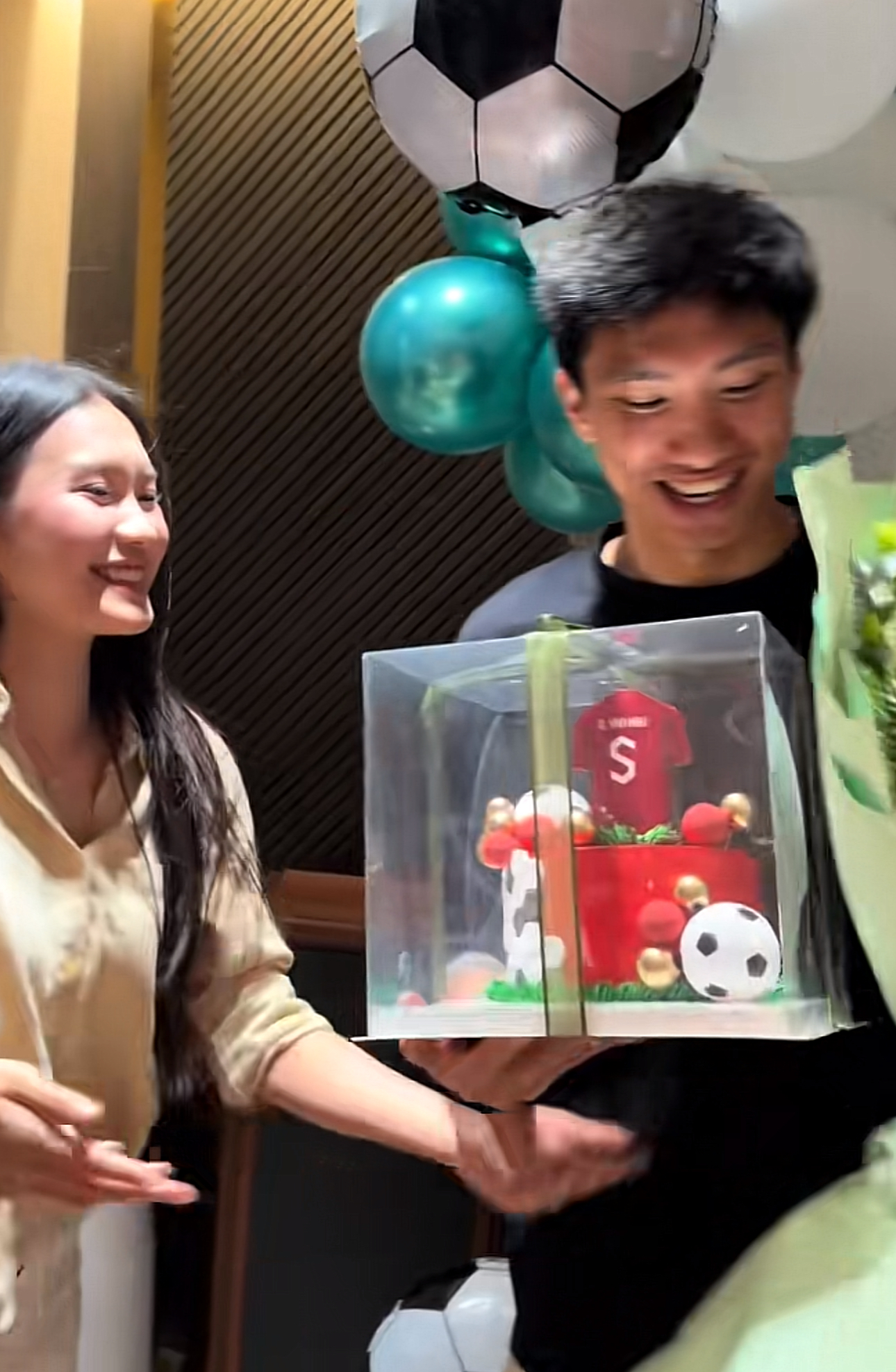 Hải My luôn đồng hành cùng Văn Hậu