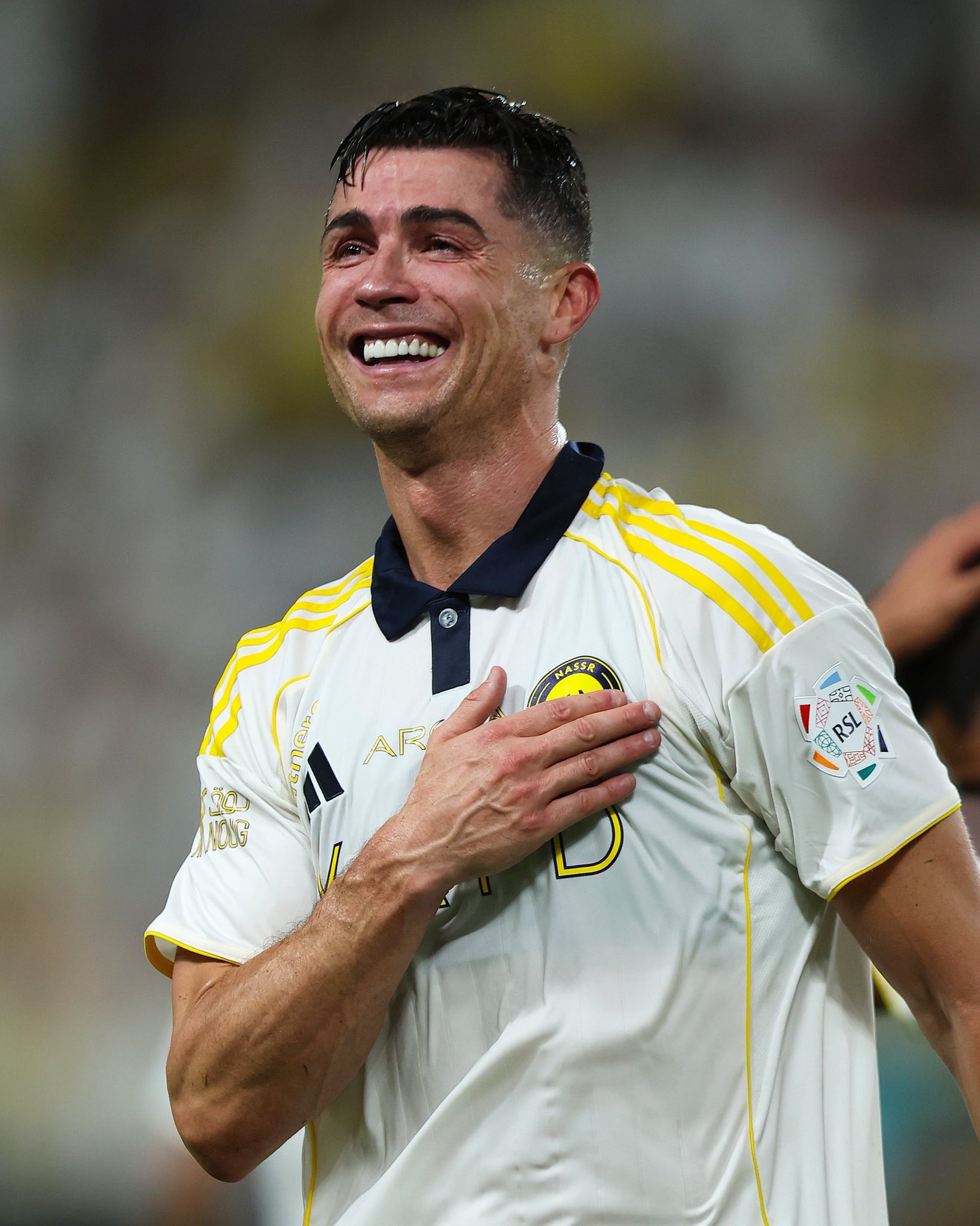 Giọt nước mắt hạnh phúc của Ronaldo