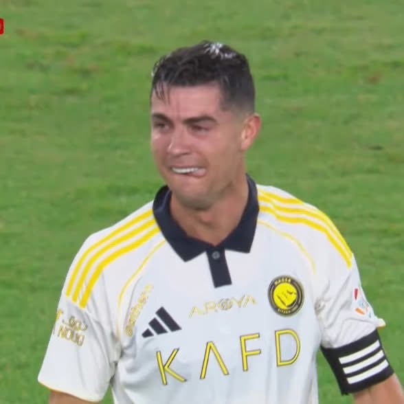 Ronaldo bật khóc như đứa trẻ khi ghi bàn