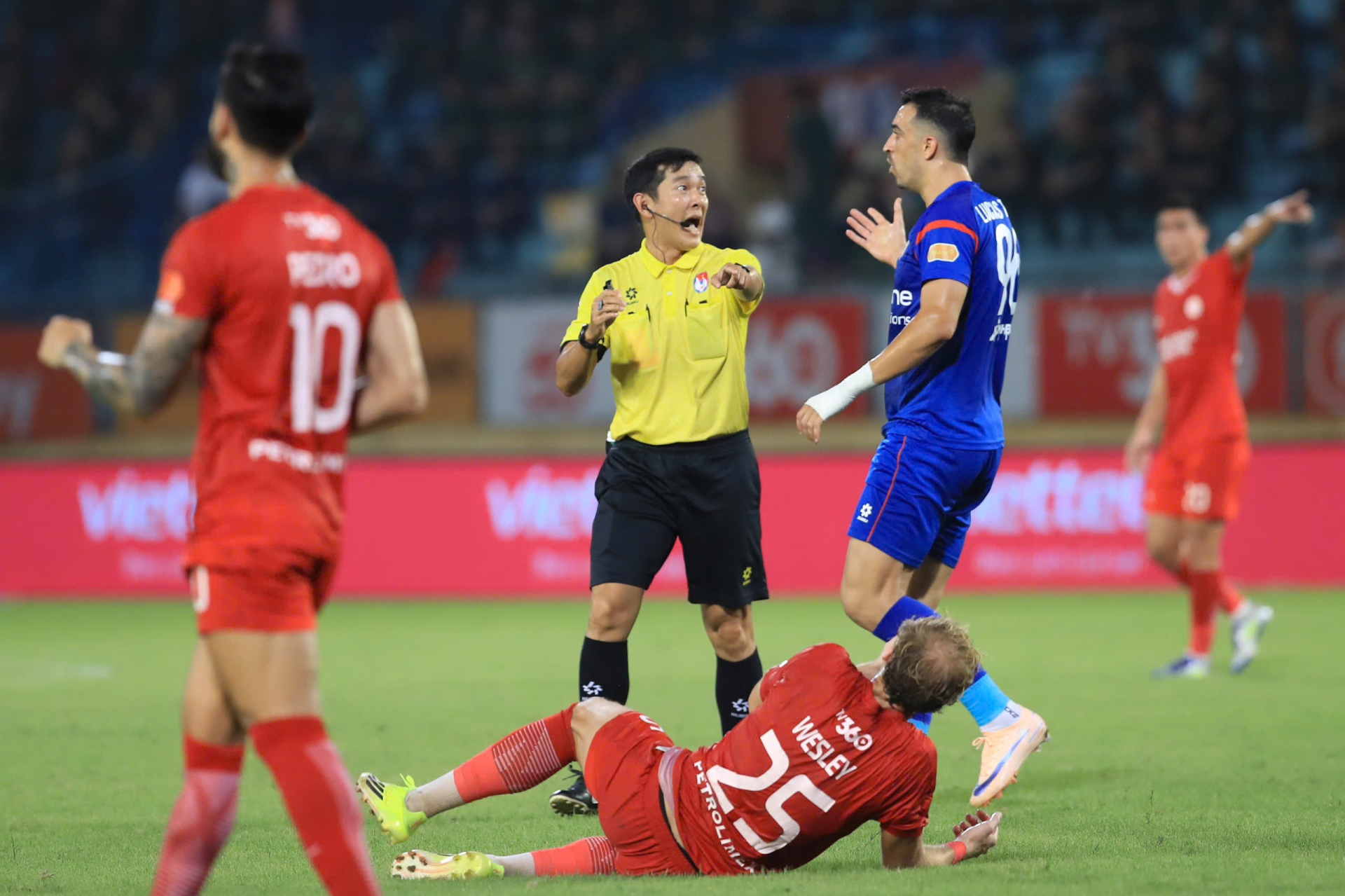 Tình huống phạm lỗi trên sân
