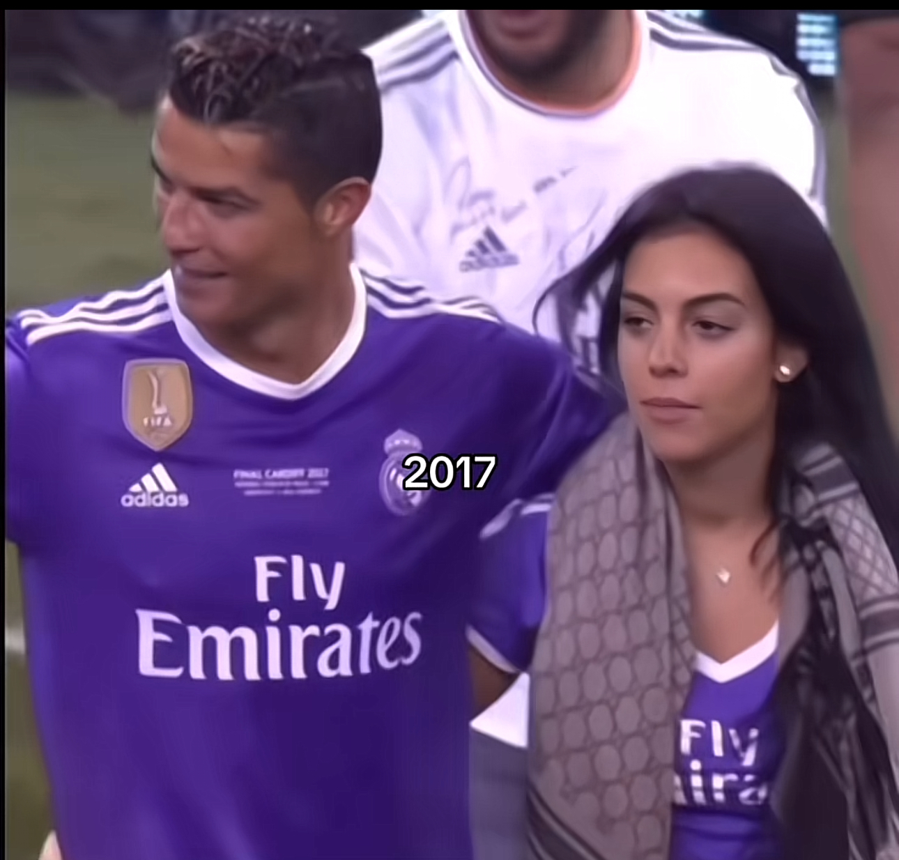 Viral lại khoảnh khắc Ronaldo đưa bạn gái đến sân năm 2017