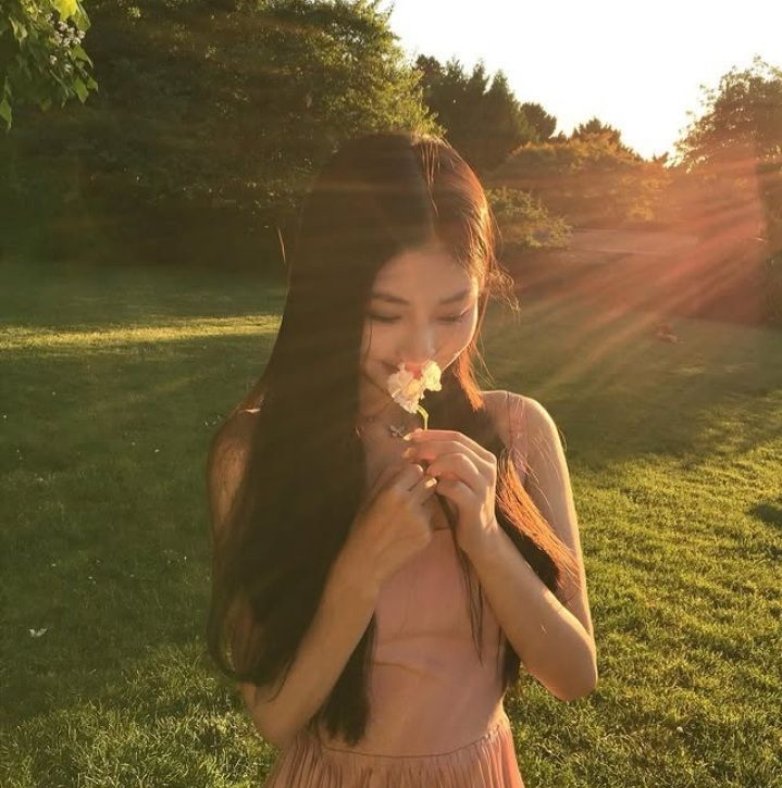 Tắm nắng là cách bổ sung vitamin D đơn giản nhưng hiệu quả (Ảnh minh họa)