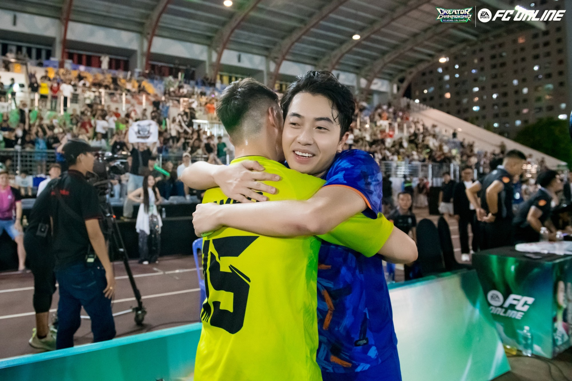 Dàn streamer Refund Gaming vô địch giải đấu FC Online Creator Championship mùa 2