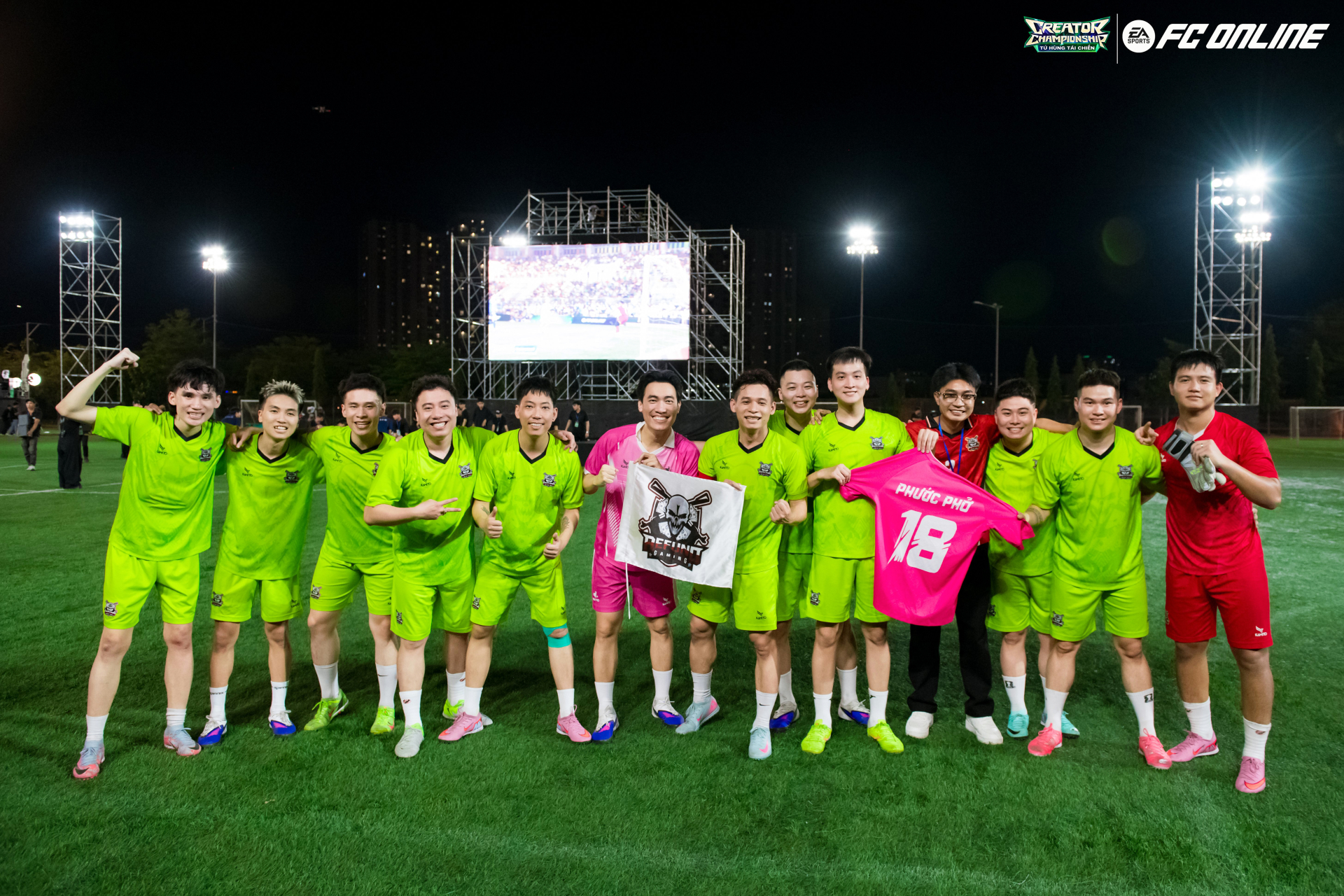 Dàn streamer Refund Gaming vô địch giải đấu FC Online Creator Championship mùa 2