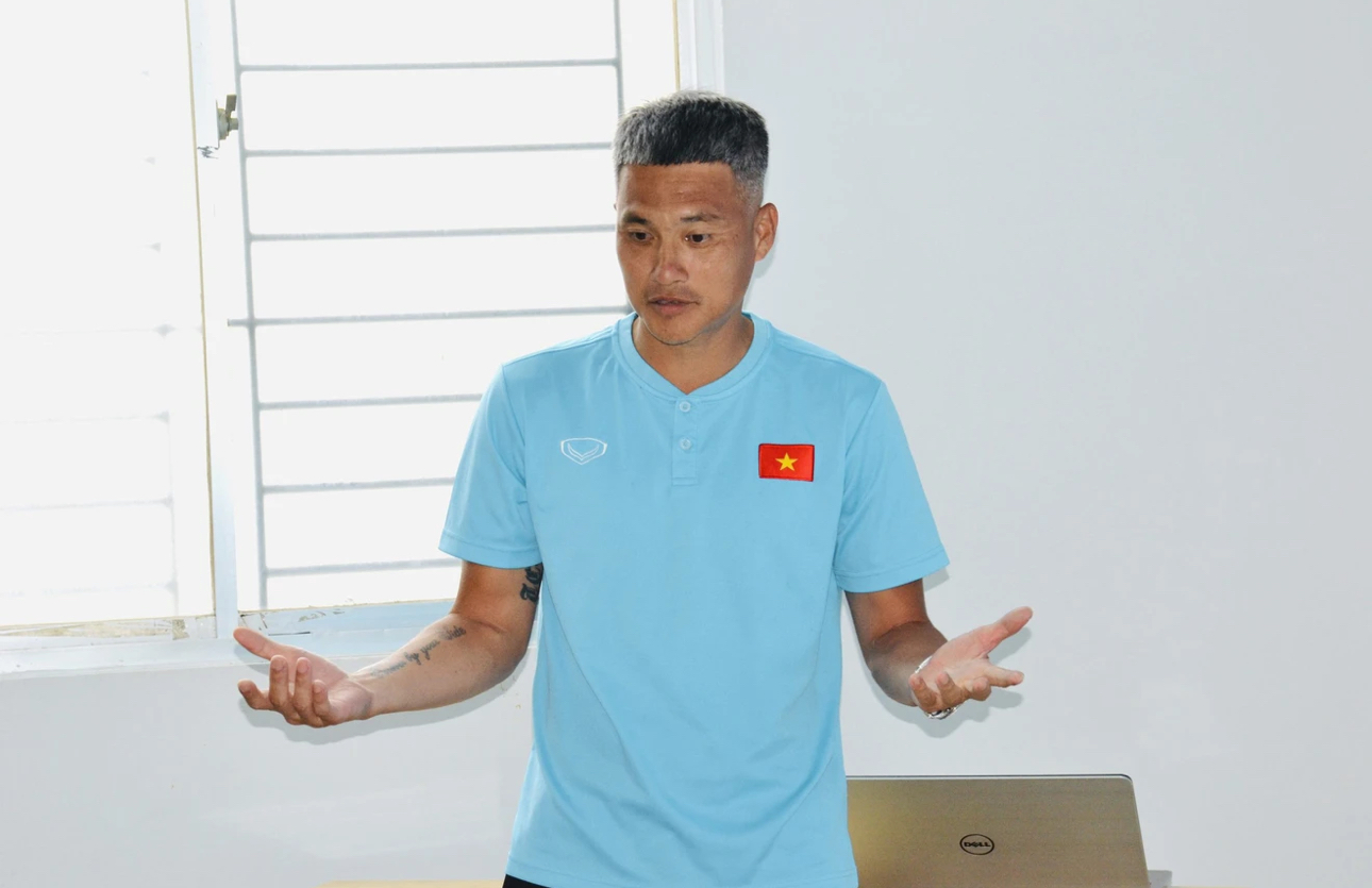 Công Vinh đã có bằng HLV