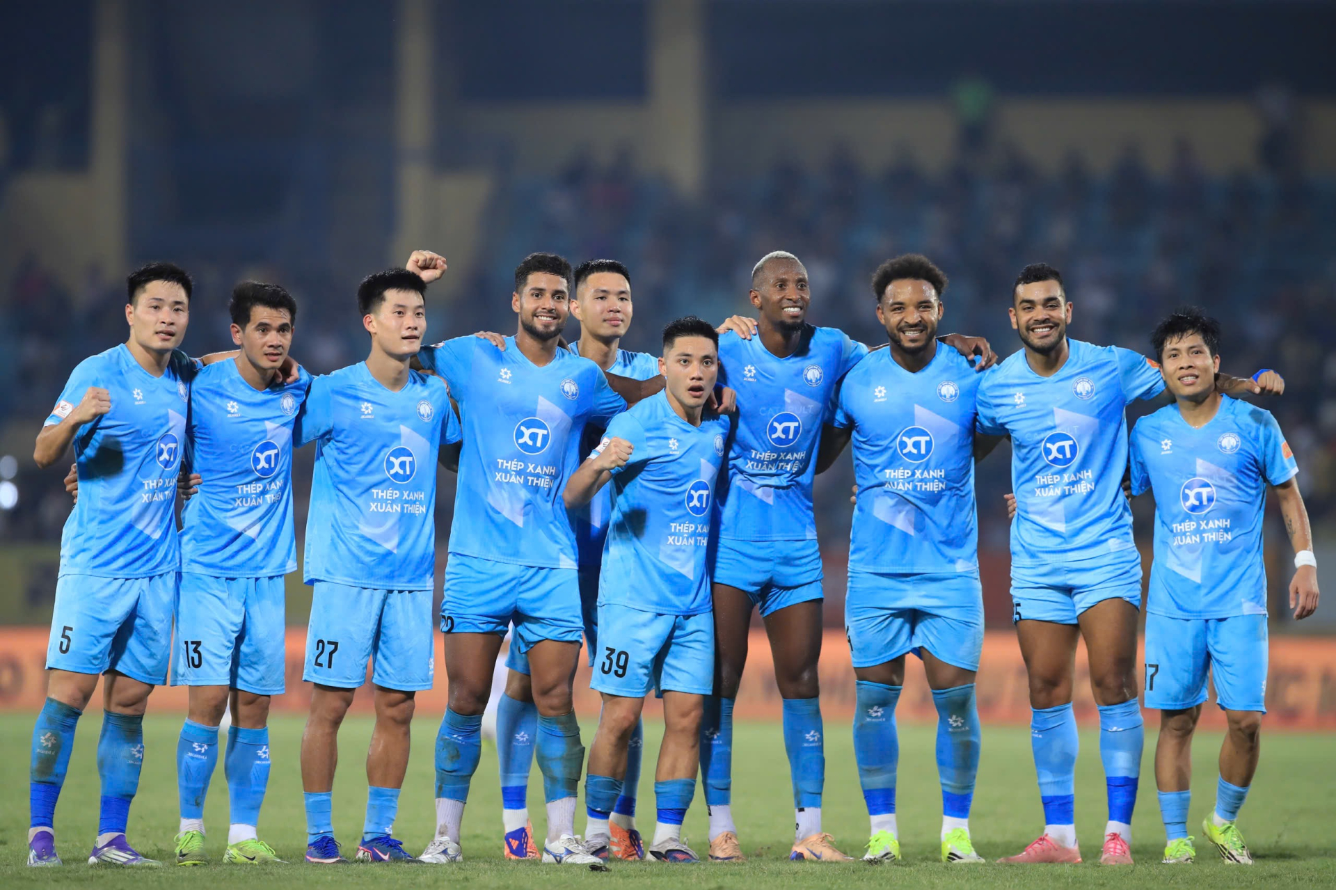 V.League căng thẳng: Hoàng Hên tỏa sáng giúp Hà Nội thắng kịch tính Nam Định trong trận đấu cầu thủ chấn thương liên tục