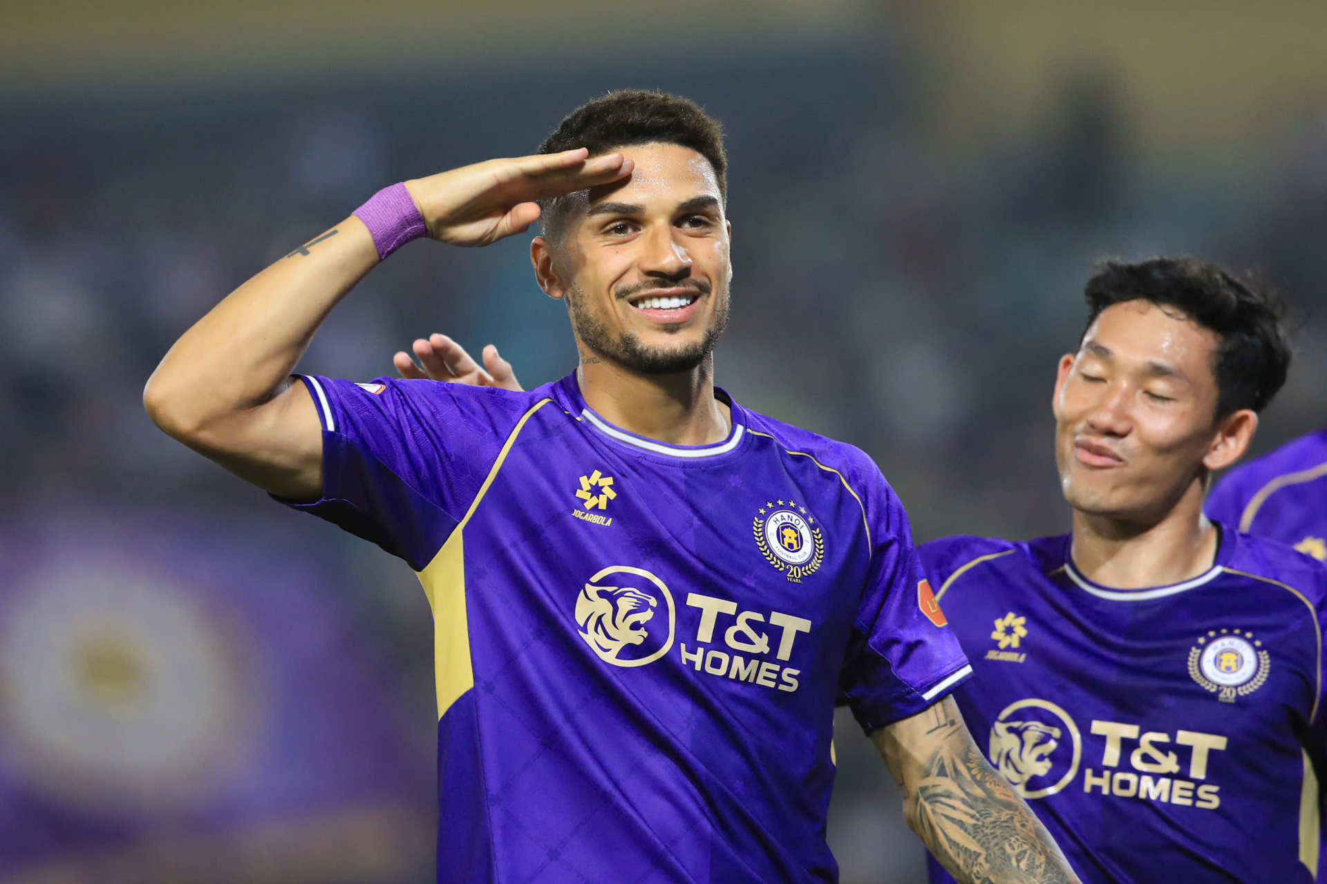 V.League căng thẳng: Hoàng Hên tỏa sáng giúp Hà Nội thắng kịch tính Nam Định trong trận đấu cầu thủ chấn thương liên tục