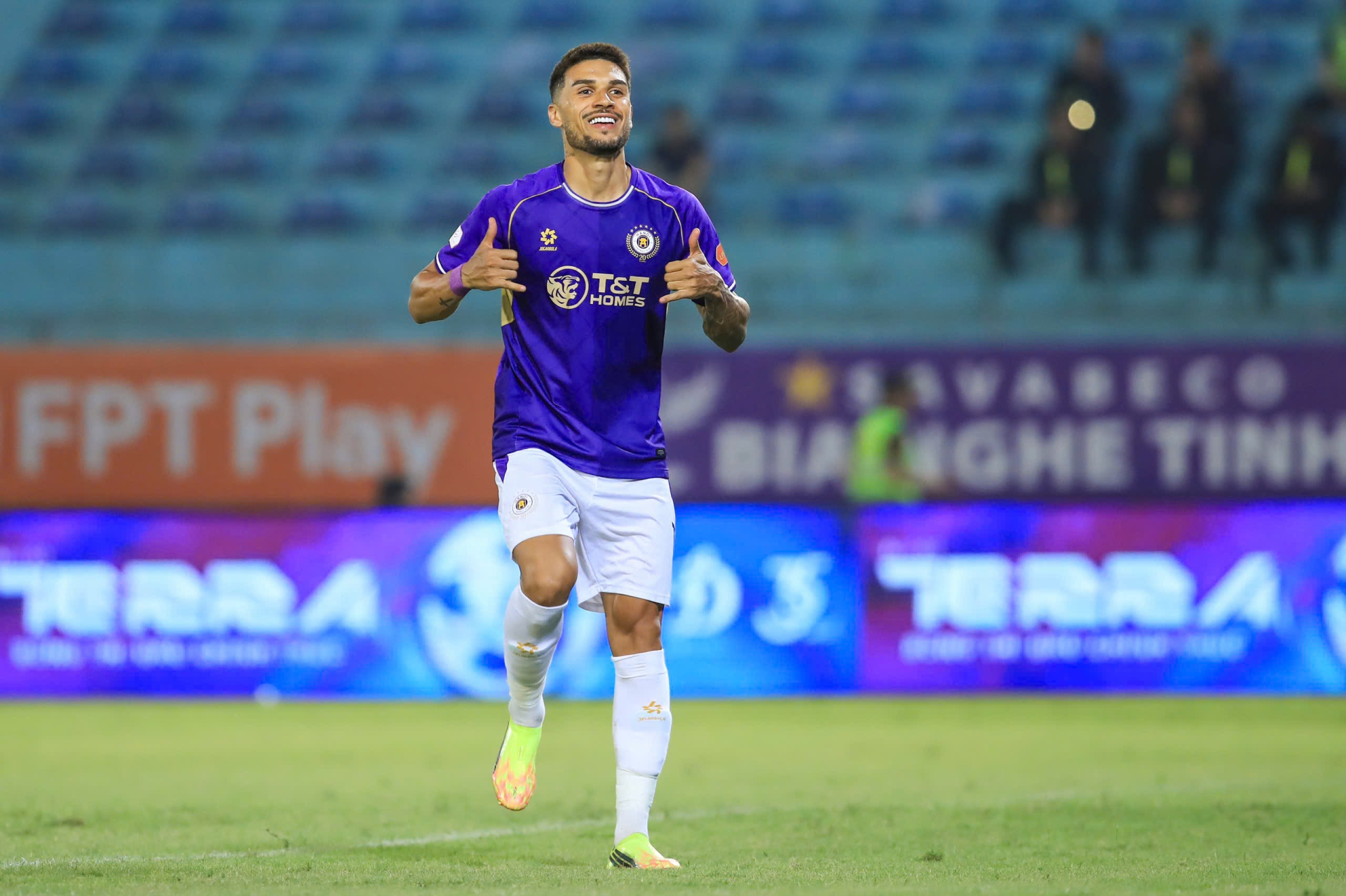 V.League căng thẳng: Hoàng Hên tỏa sáng giúp Hà Nội thắng kịch tính Nam Định trong trận đấu cầu thủ chấn thương liên tục