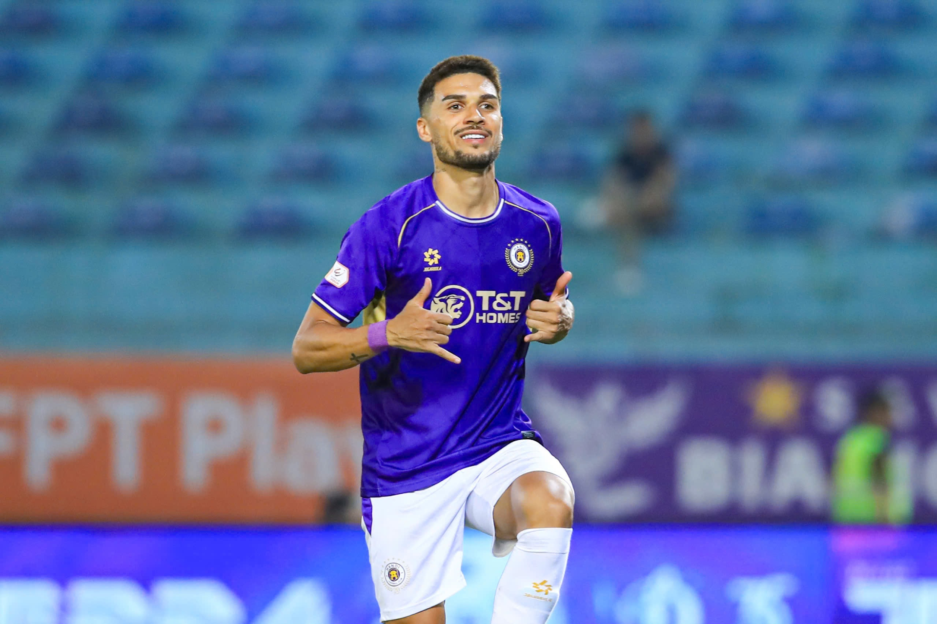 V.League căng thẳng: Hoàng Hên tỏa sáng giúp Hà Nội thắng kịch tính Nam Định trong trận đấu cầu thủ chấn thương liên tục