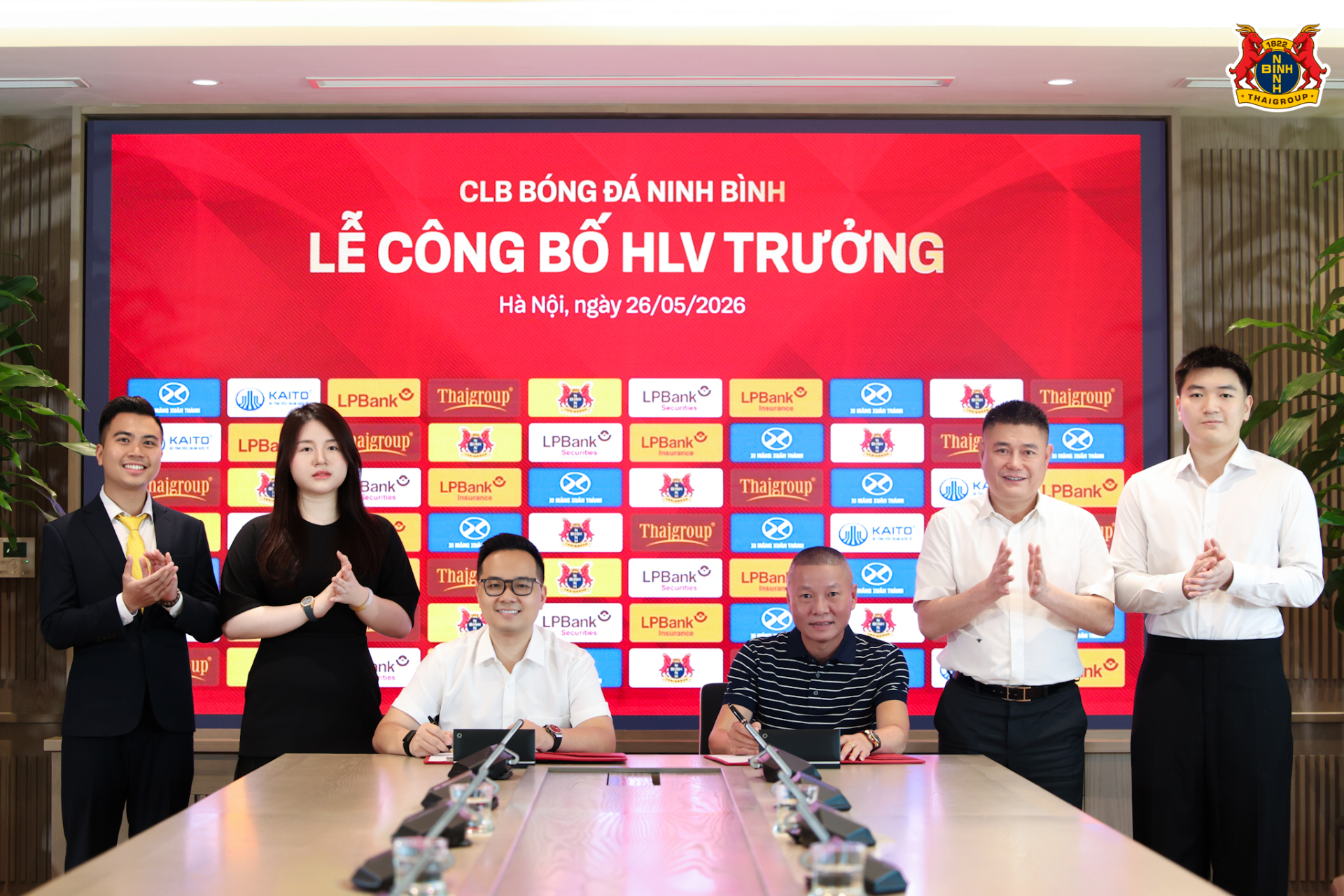 Nhan sắc ái nữ Bầu Thụy - Chủ tịch trẻ nhất V.League chiếm trọn “spotlight” trong ngày Ninh Bình bổ nhiệm HLV Chu Đình Nghiêm