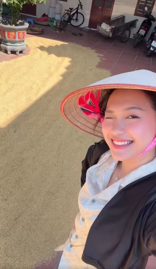 Điều ít ai biết về Doãn Hải My khi về quê làm dâu nhà Văn Hậu: Rửa bát ngày cỗ đến phơi thóc ngày mùa