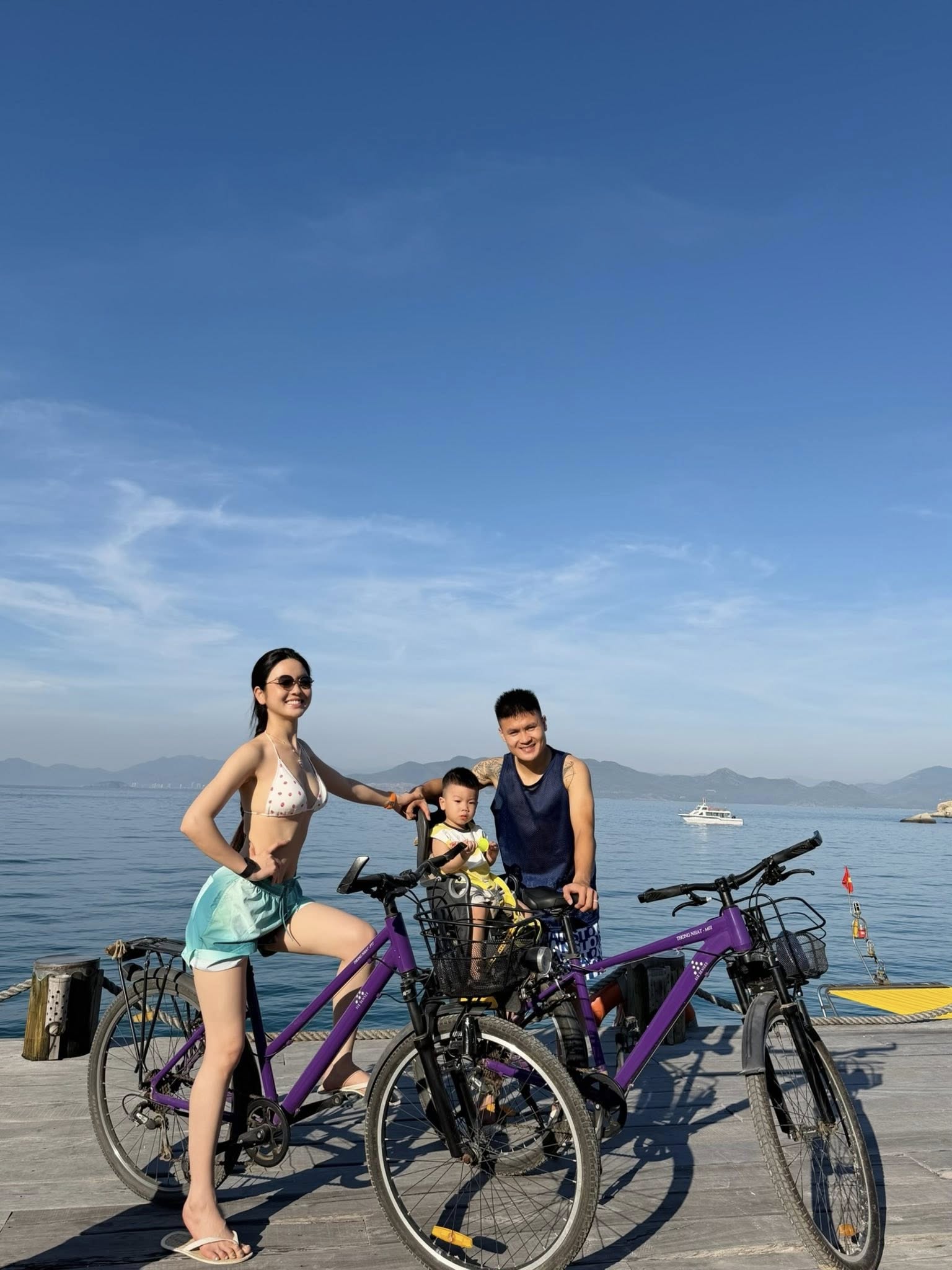 Chu Thanh Huyền khoe visual sáng bừng, chân dài nuột nà tình tứ bên Quang Hải hút 10 triệu lượt xem, sao mà hot thế?