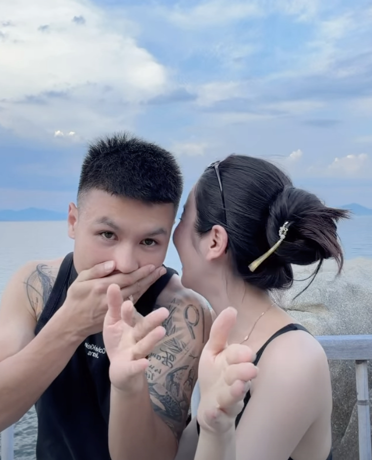 Loạt video bên nhau của vợ chồng Quang Hải hút hàng triệu lượt xem