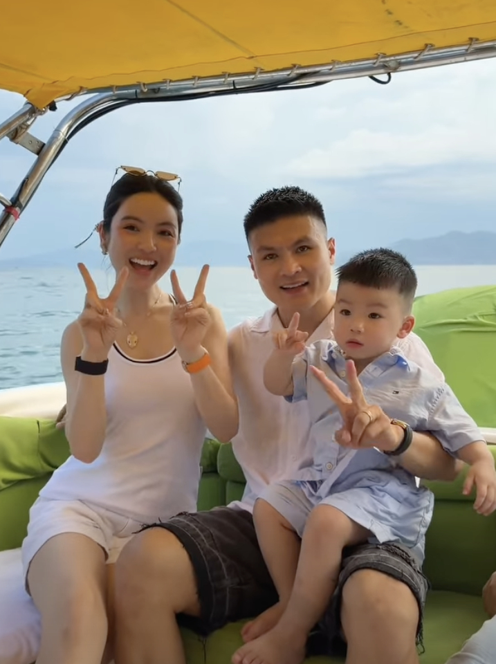 Chu Thanh Huyền khoe visual sáng bừng, chân dài nuột nà tình tứ bên Quang Hải hút 10 triệu lượt xem, sao mà hot thế?
