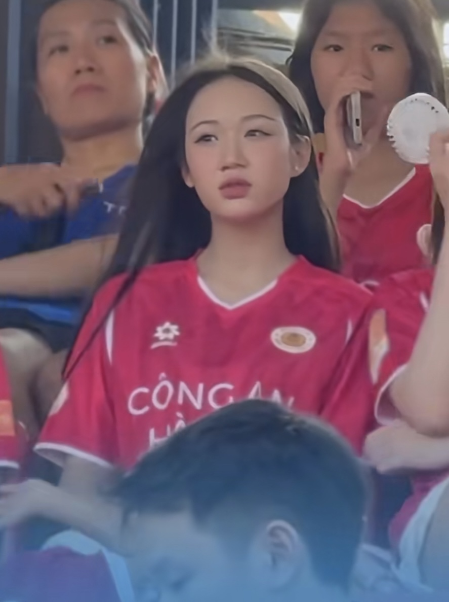 Hoàng Lan Anh bạn gái của cầu thủ Minh Phúc (Ảnh: Bóng đá Đời sống)
