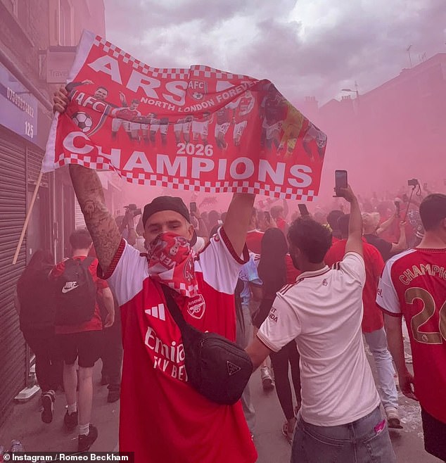 Romeo là một fan cứng của Arsenal 