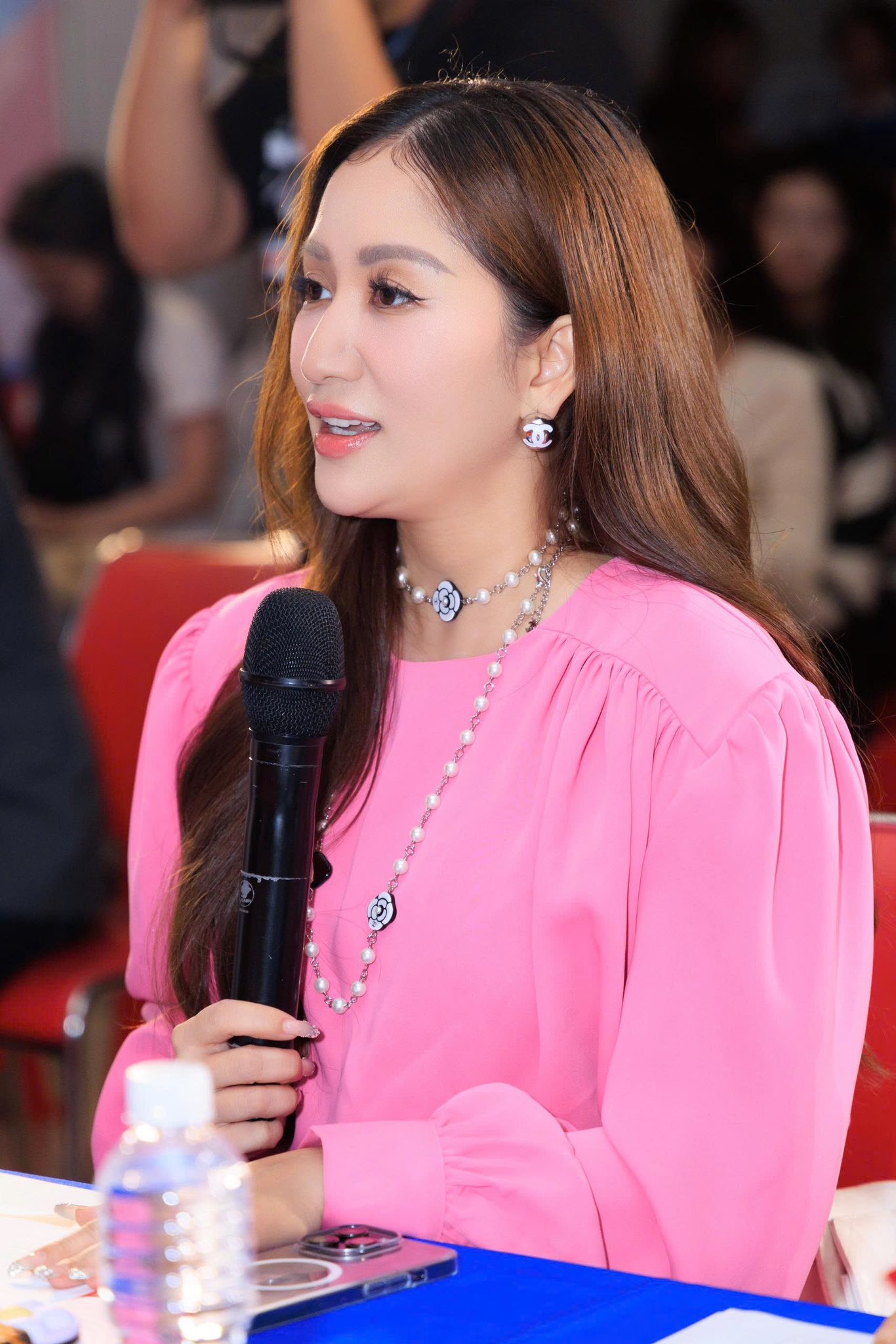 Ngỡ ngàng nhan sắc