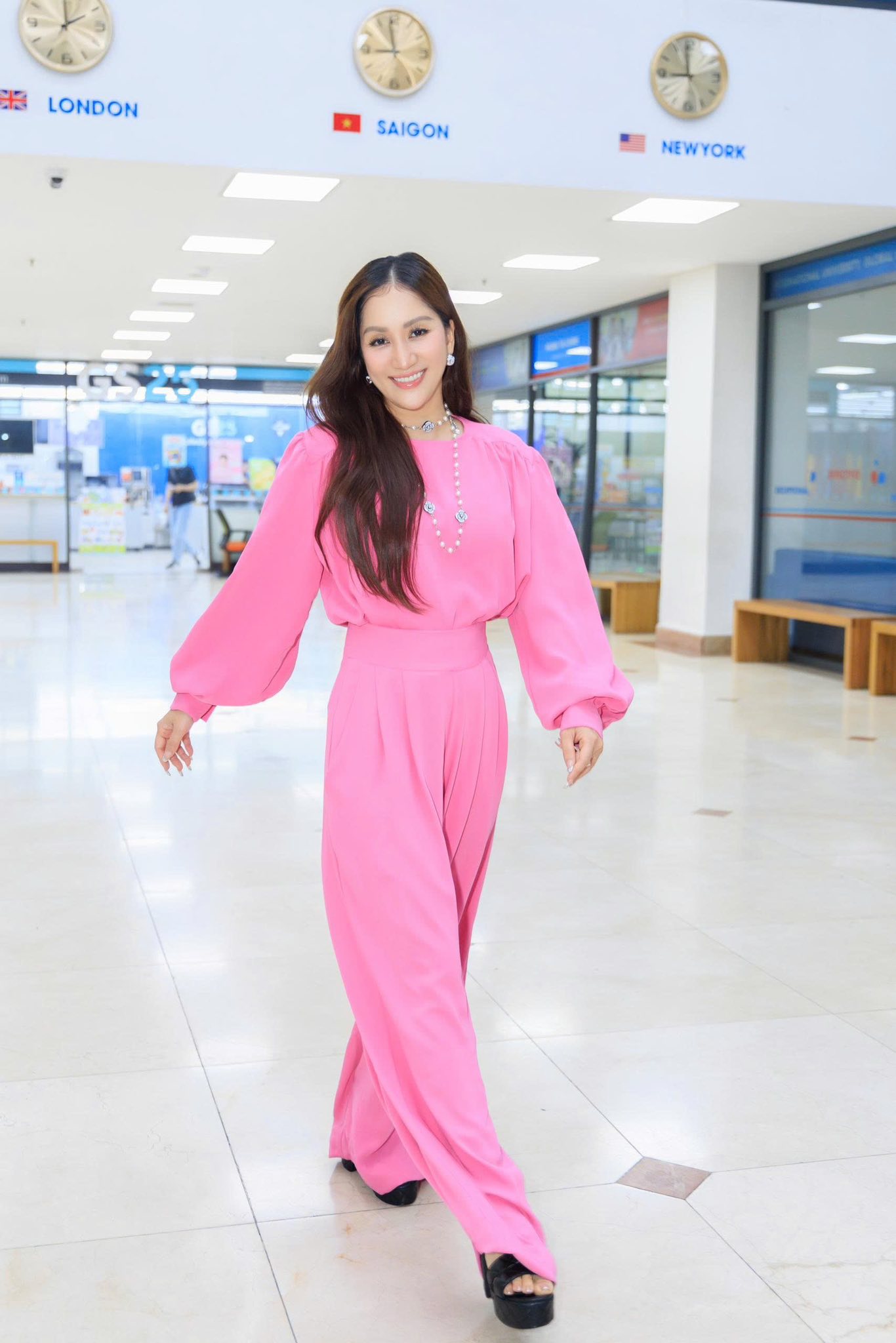 Ngỡ ngàng nhan sắc