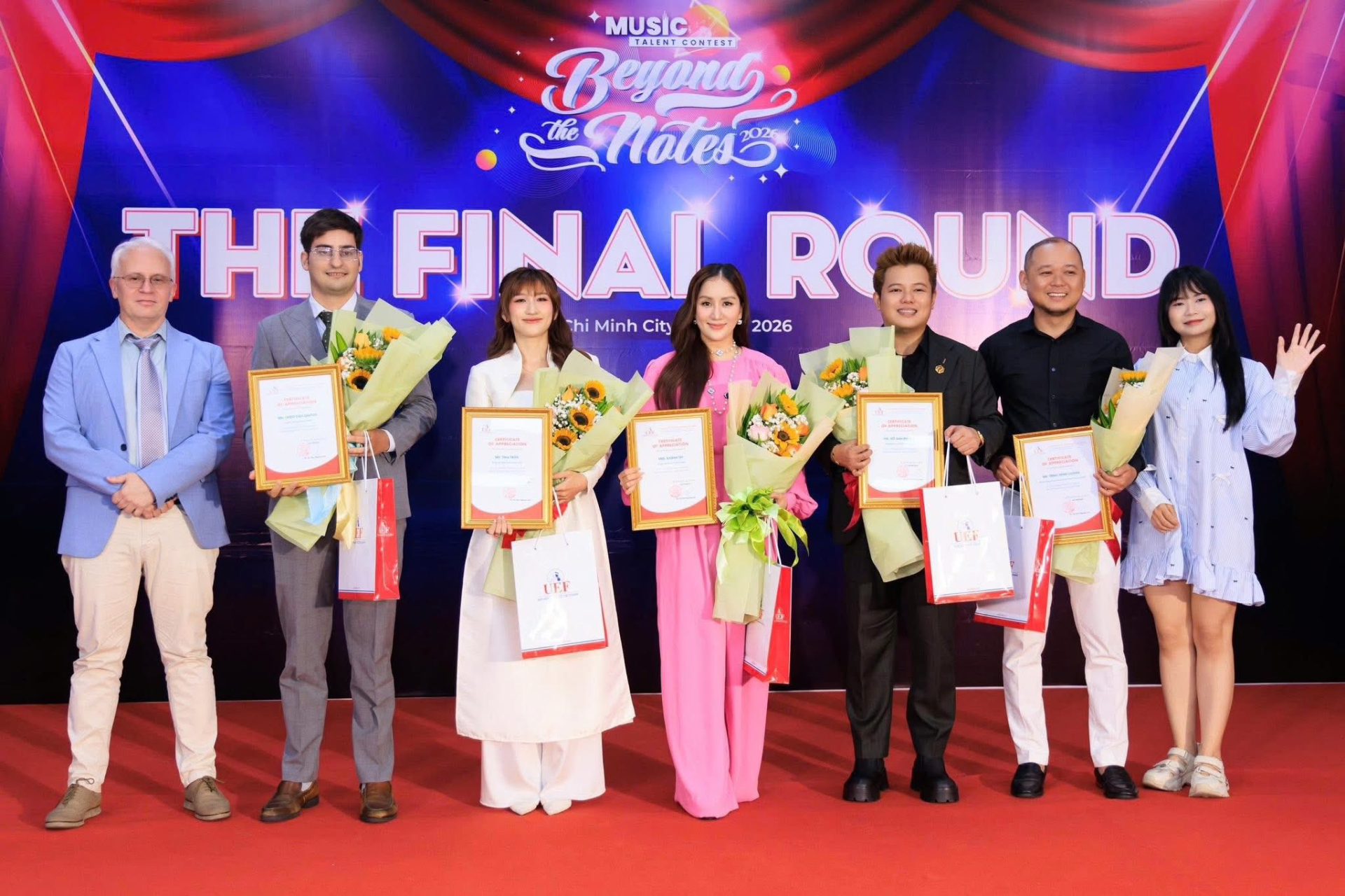 Ngỡ ngàng nhan sắc