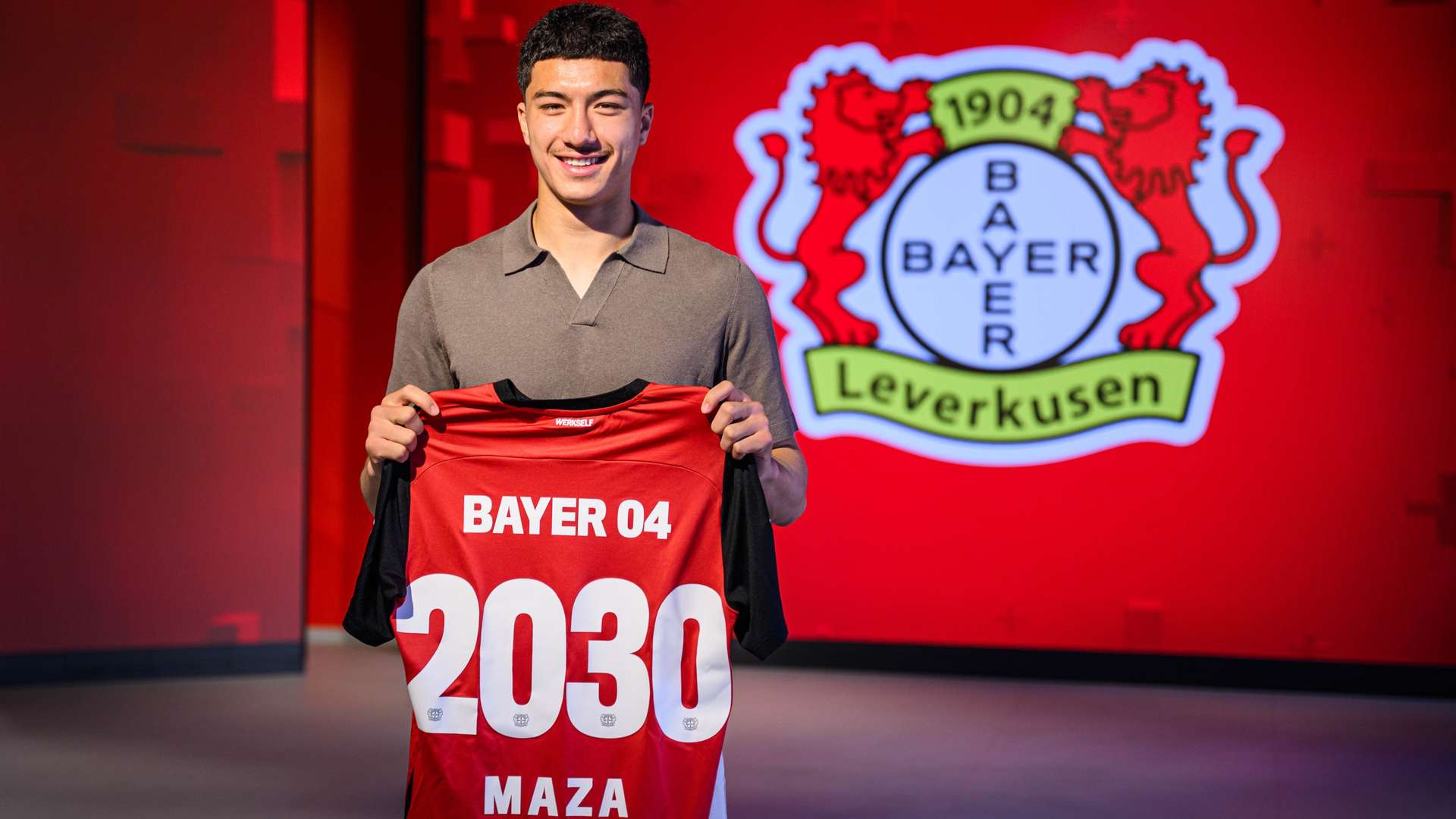 Maza khoác áo CLB Bayer Leverkusen 
