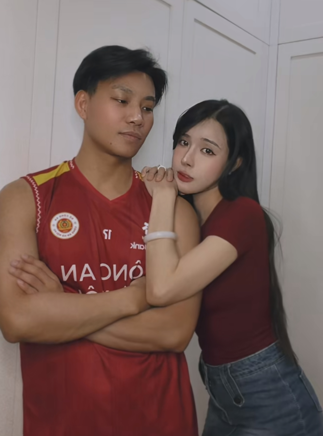 Bích Hạnh vẫn đăng video hạnh phúc bên Văn Thanh, nhưng cứ đêm là bất ổn