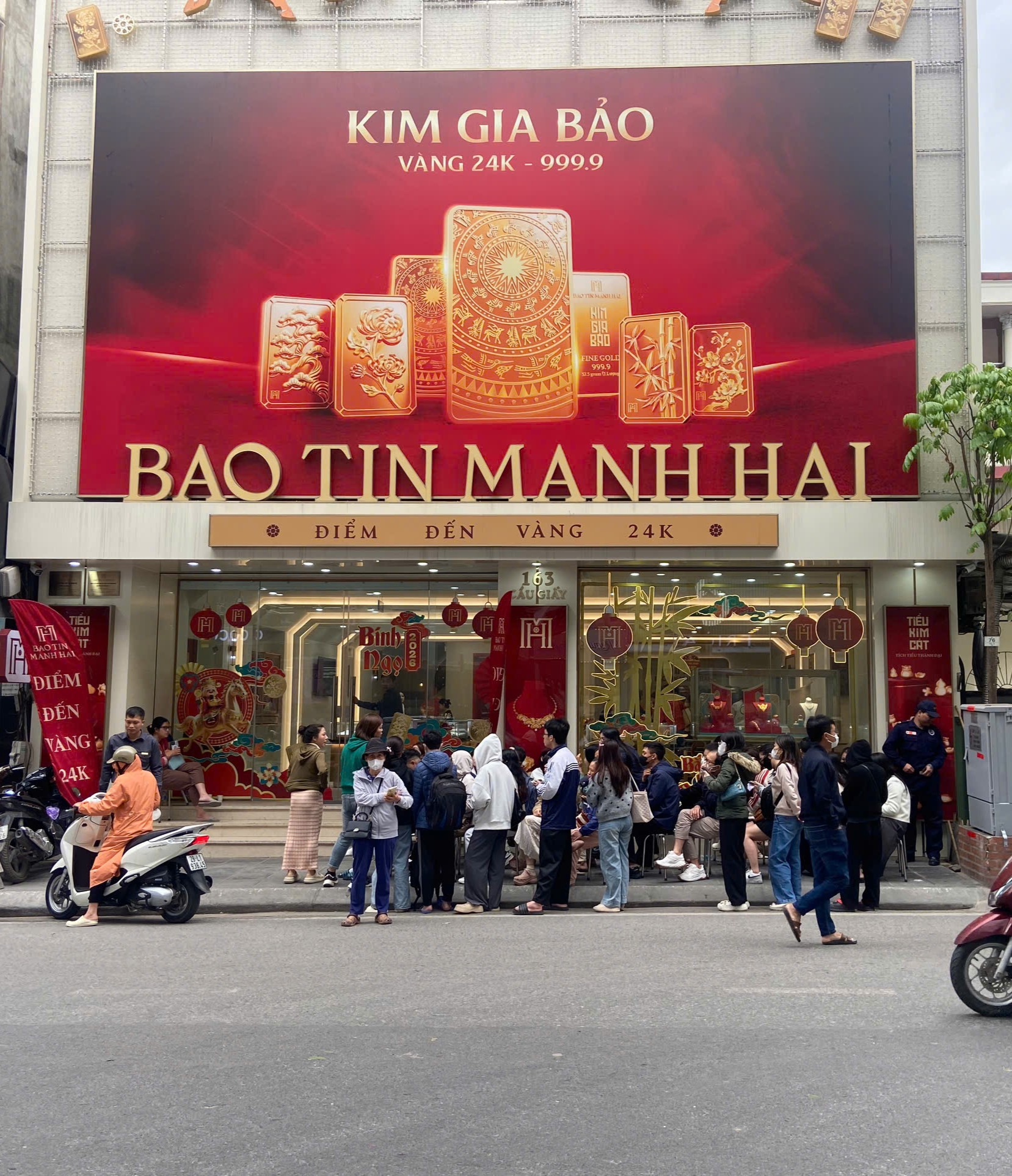 Còn vào ngày 3/3, khi giá vàng ở đỉnh thì tình hình lại “sôi động” hơn hẳn