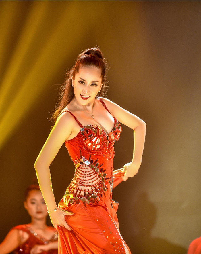Khánh Thi là nữ kiện tướng dancesport, sở hữu kho thành tích đáng nể cho khiêu vũ Việt Nam