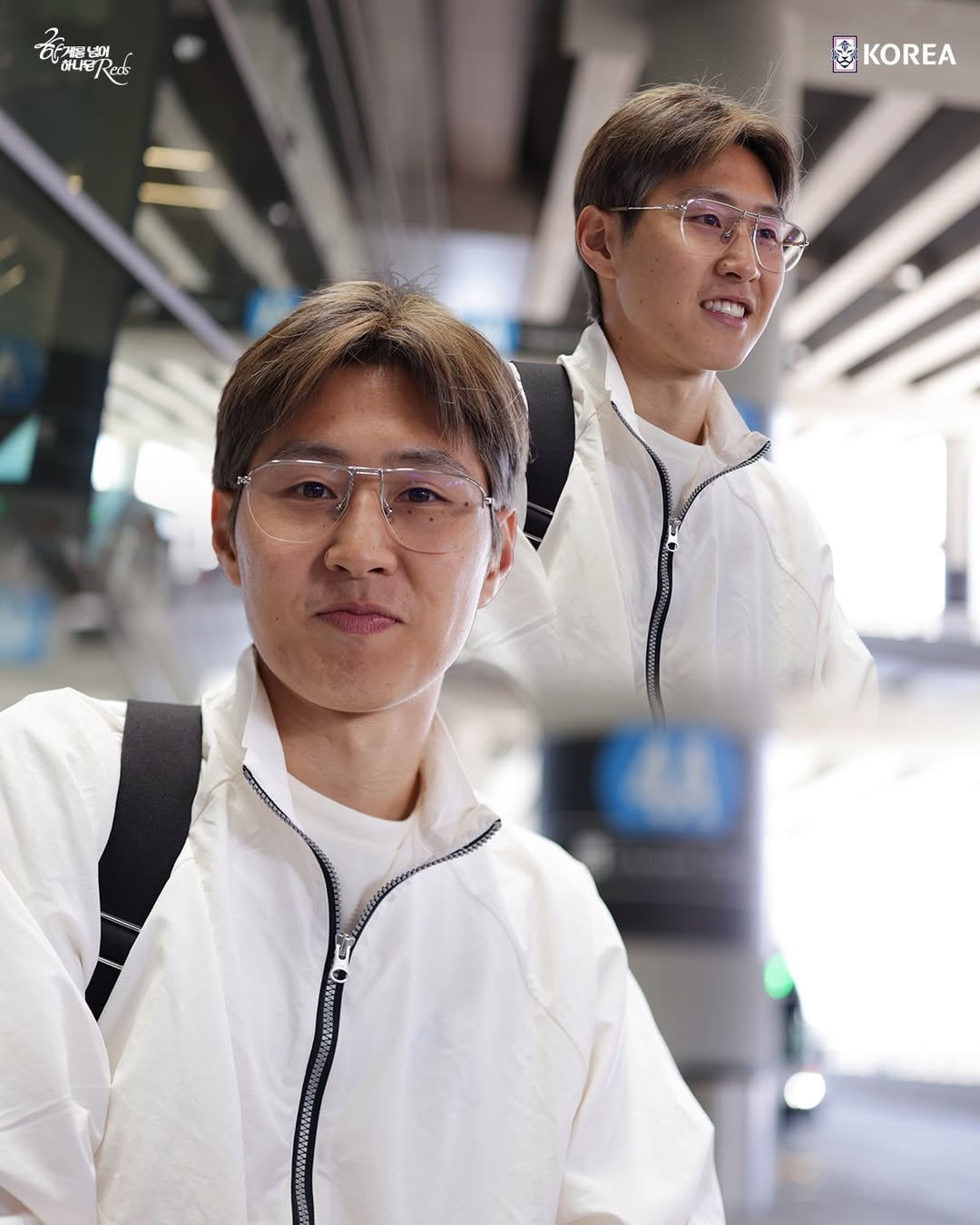 Son Heung-min cưng nựng Lee Kang-in như chưa hề ẩu đả gây chấn động, ĐT Hàn Quốc chốt sổ 26 anh tài dự World Cup