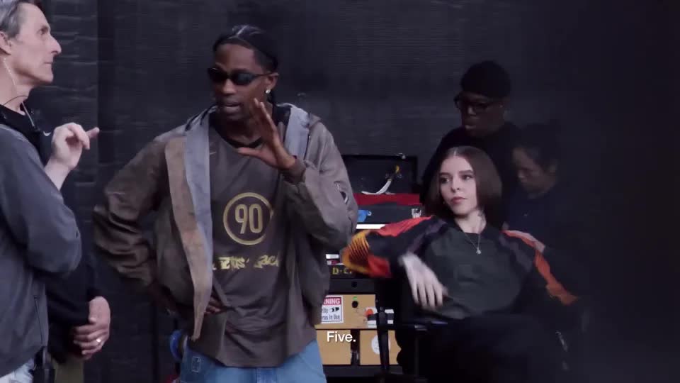 Travis Scott xuất hiện trong set quay
