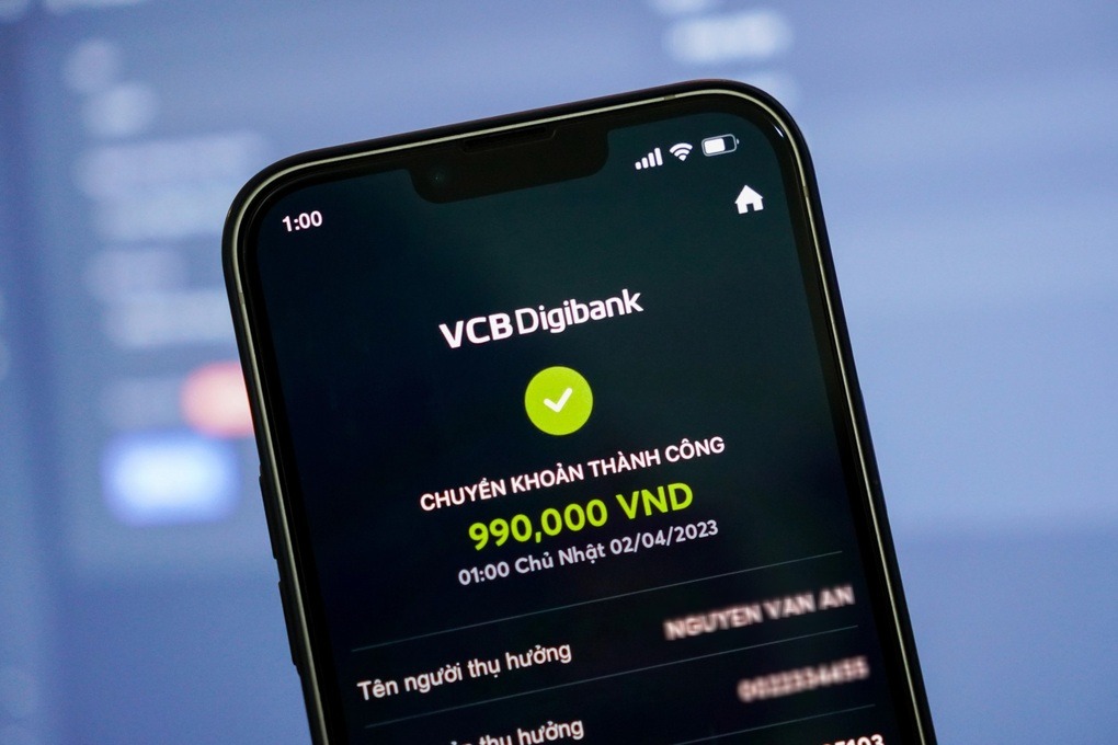 Trường hợp chuyển khoản nhầm, ngân hàng có được phong tỏa tài khoản của người nhận?