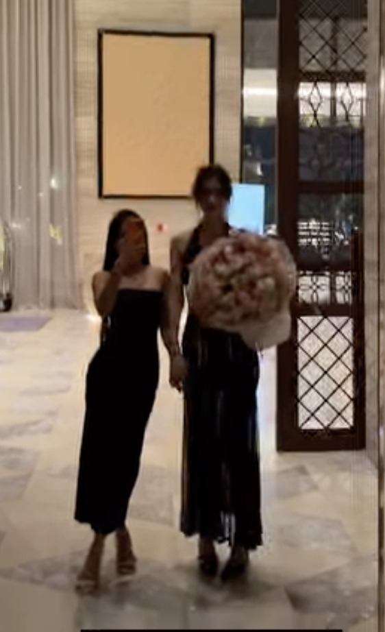 Sắc vóc tuổi 19 phổng phao của em gái Văn Lâm: Chân dài nuột nà lấn át cả nàng WAG sexy Yến Xuân