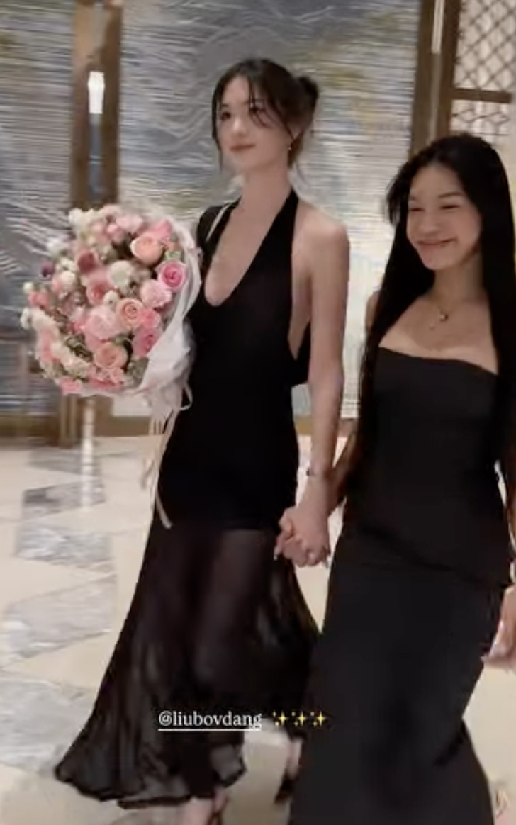Thanh Giang vượt trội chiều cao so với Yến Xuân