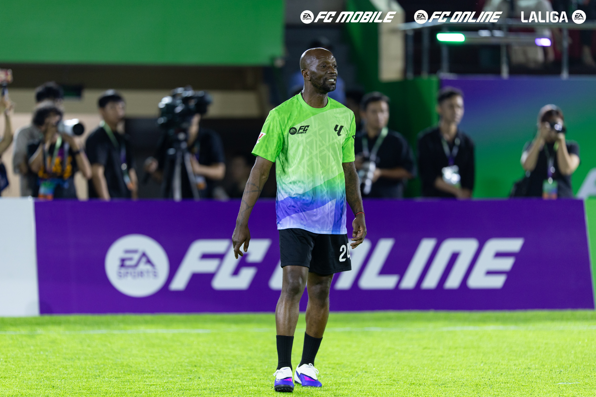 Dàn huyền thoại LA LIGA hội ngộ người hâm mộ tại TP.HCM trong trận cầu lịch sử