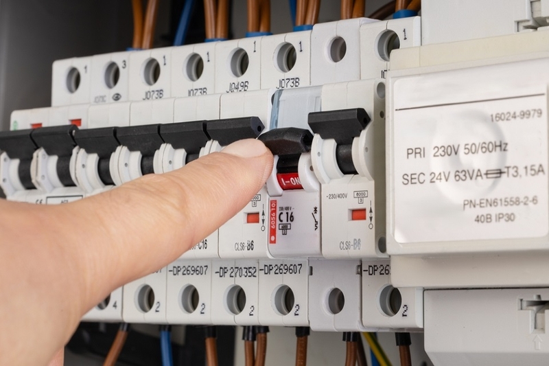 Không chỉ điều hòa, các thiết bị có mức tiêu hao điện năng lớn cũng nên có aptomat riêng