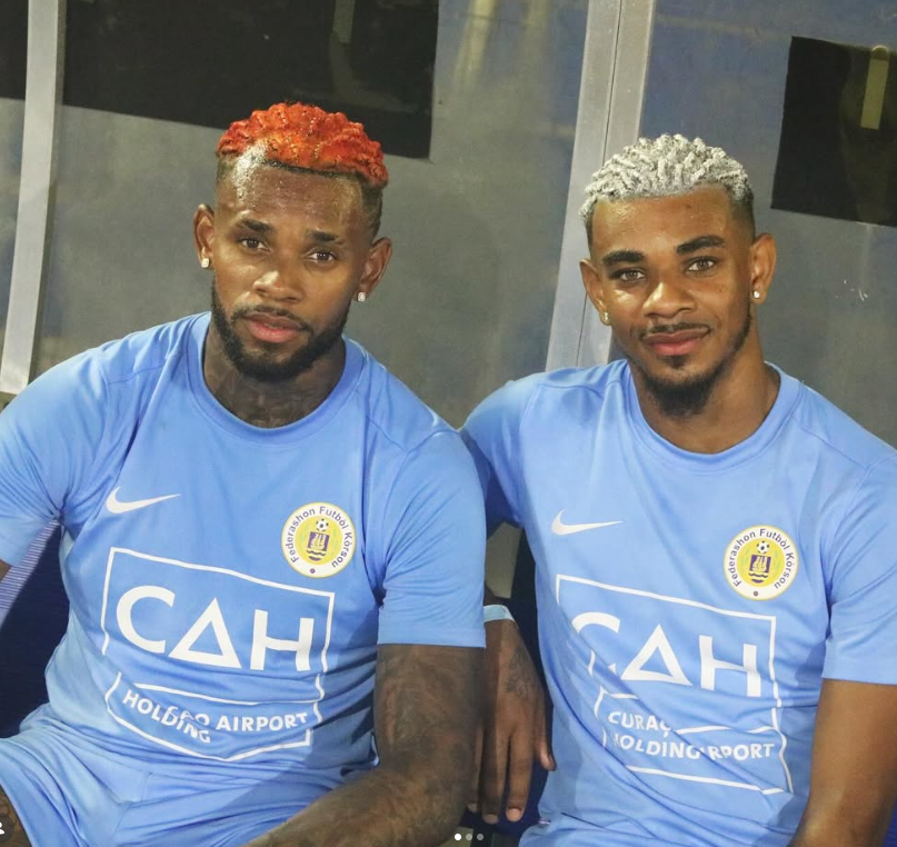 Anh em Leandro Bacuna và Juninho Bacuna ở tuyển Curaçao