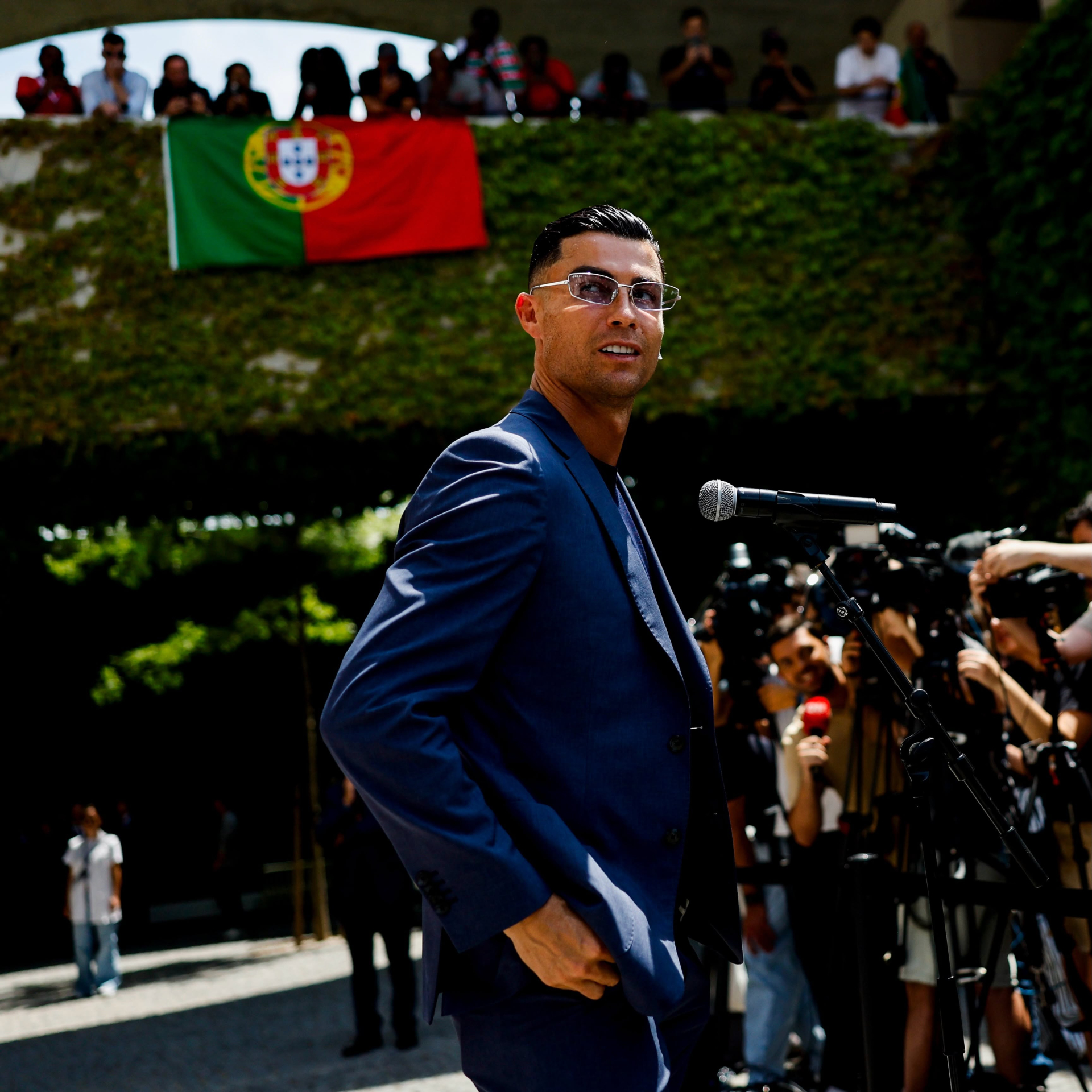 Ronaldo với thời trang thời thượng (Ảnh: FBNV)