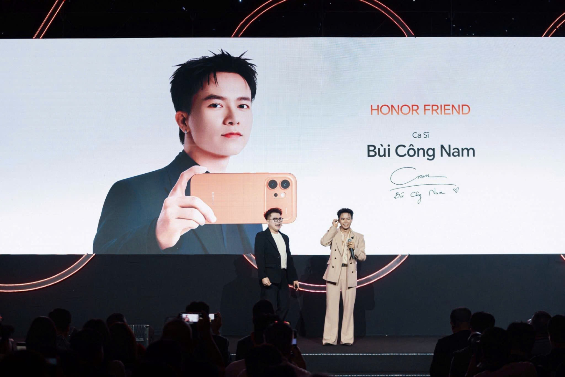 Bùi Công Nam chiếm trọn spotlight tại TP.HCM với màn xuất hiện đặc biệt