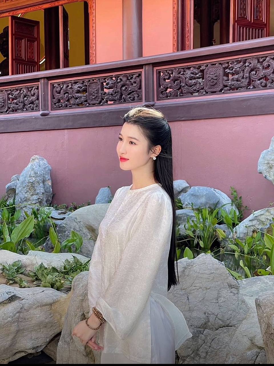 Rầm rộ hình ảnh được cho là mới nhất của Á hậu Phương Nhi