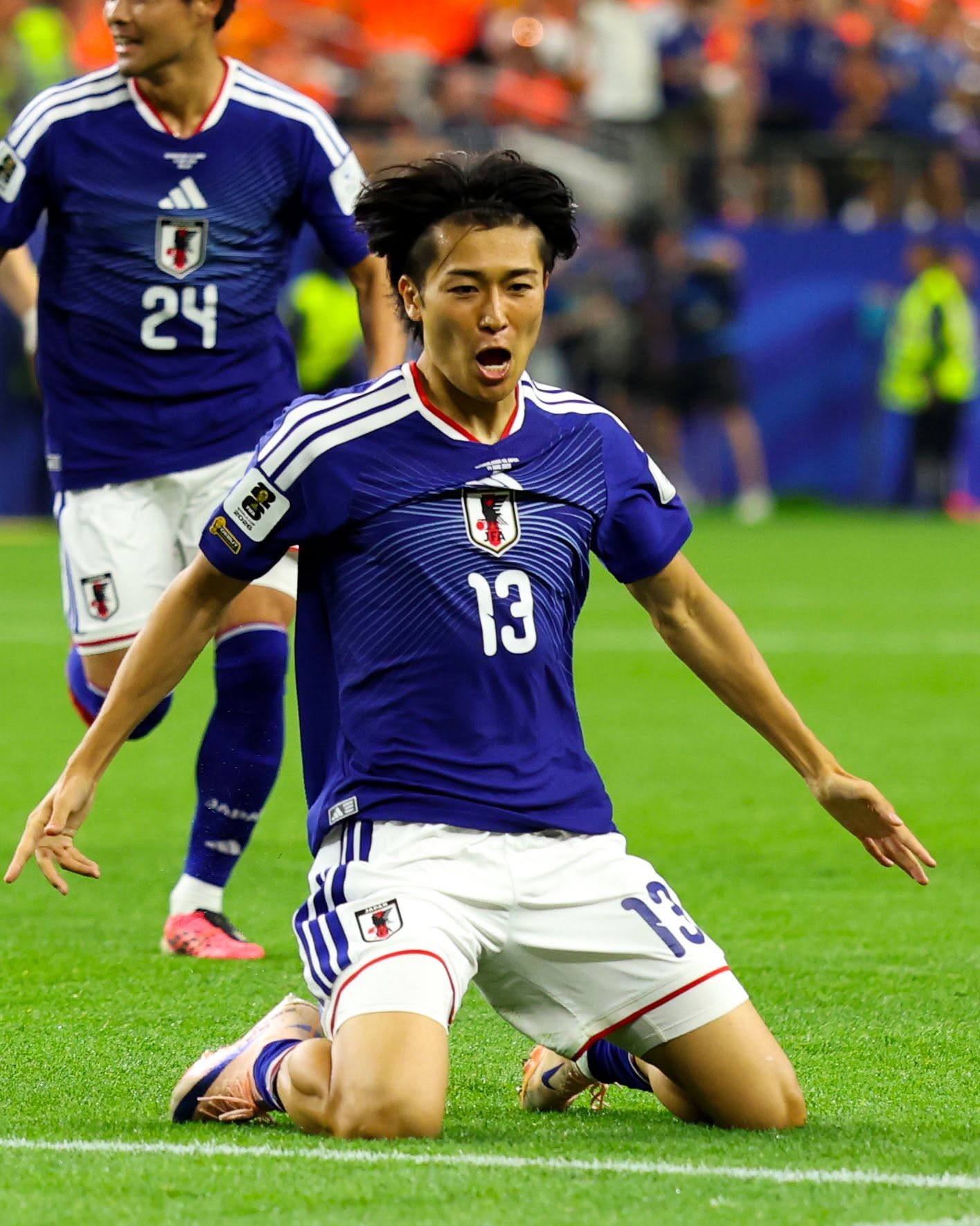 Nakamura đưa trận đấu về thế cân bằng (Ảnh: B/R Football)