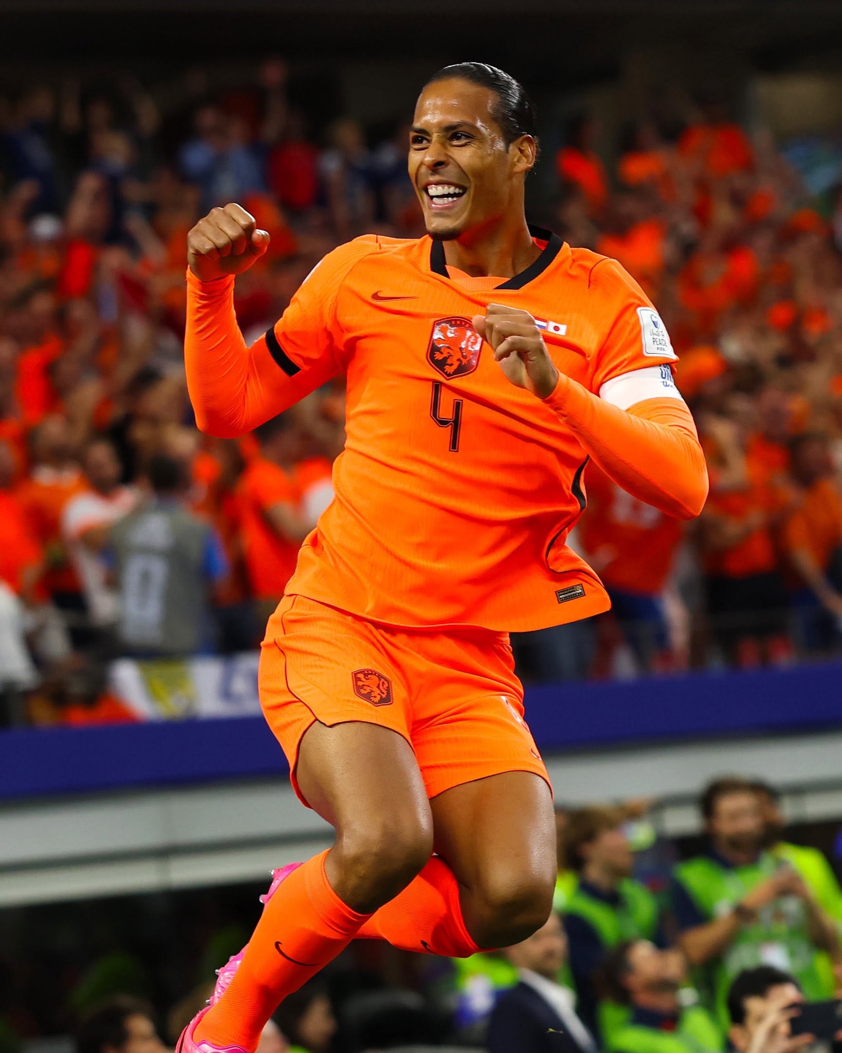 van Dijk mở tỉ số (Ảnh: B/R Football)