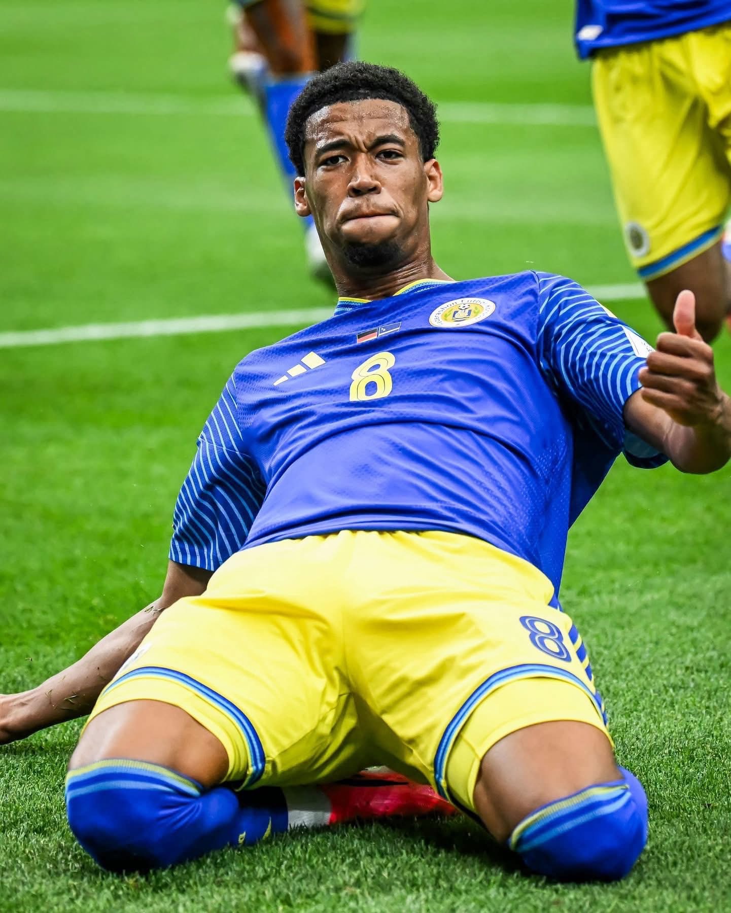 Rạng sáng ngày 15/6, đội tuyển Curacao đã có trận đấu đầu tiên trong lịch sử tại World Cup 2026 gặp đội tuyển Đức. Dù thua đậm với tỷ số 1-7, đội bóng nhỏ bé này vẫn khiến cả thế giới trầm trồ bằng một khoảnh khắc kỳ tích vào lưới tuyển Đức (Ảnh: B/R Football)