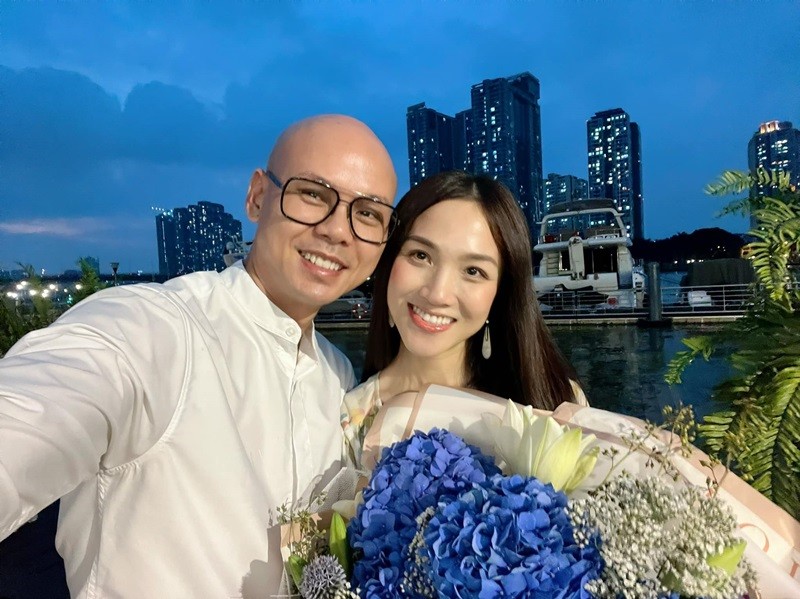 Đã lâu lắm Phan Đinh Tùng và vợ không xuất hiện cùng nhau