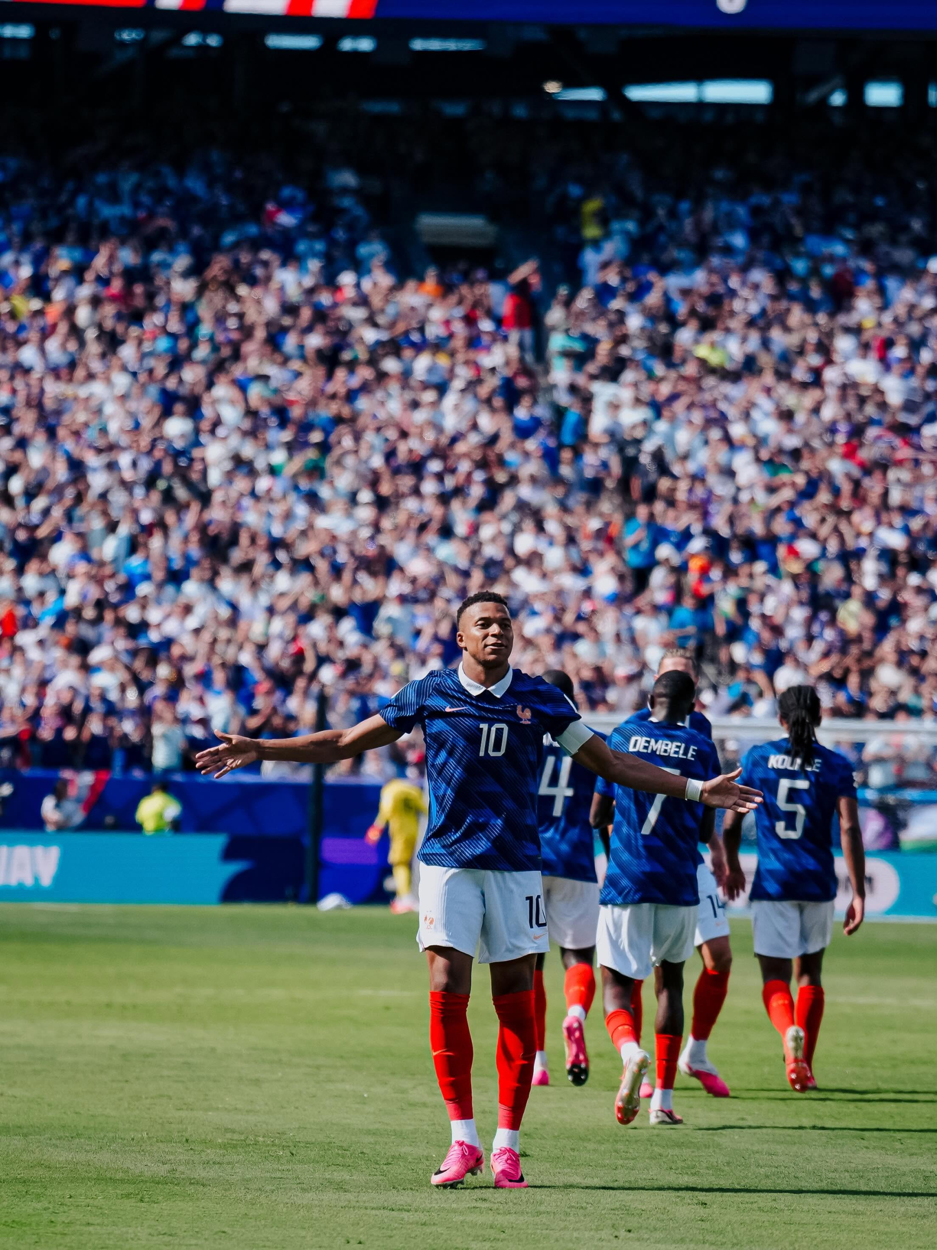 Mbappe đang hướng đến kỷ lục ở World Cup (Ảnh: FBNV)