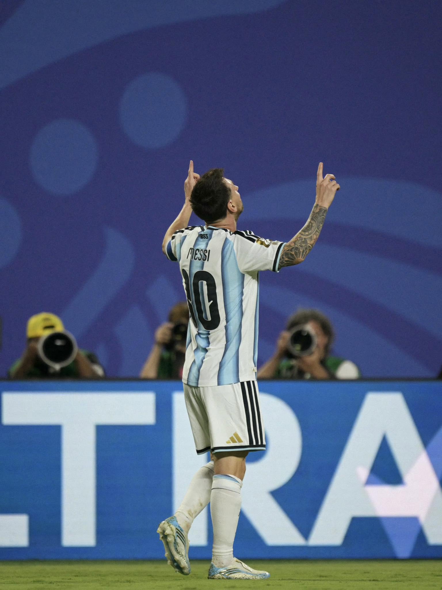 Messi với hàng loạt kỷ lục trong 1 trận đấu (Ảnh: FIFA)