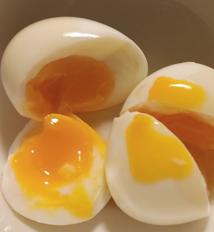 Trứng lòng đàob được nhiều người yêu thích nhưng cũng nhiều rủi ro sức khỏe hơn trứng chín kỹ (Ảnh minh họa)